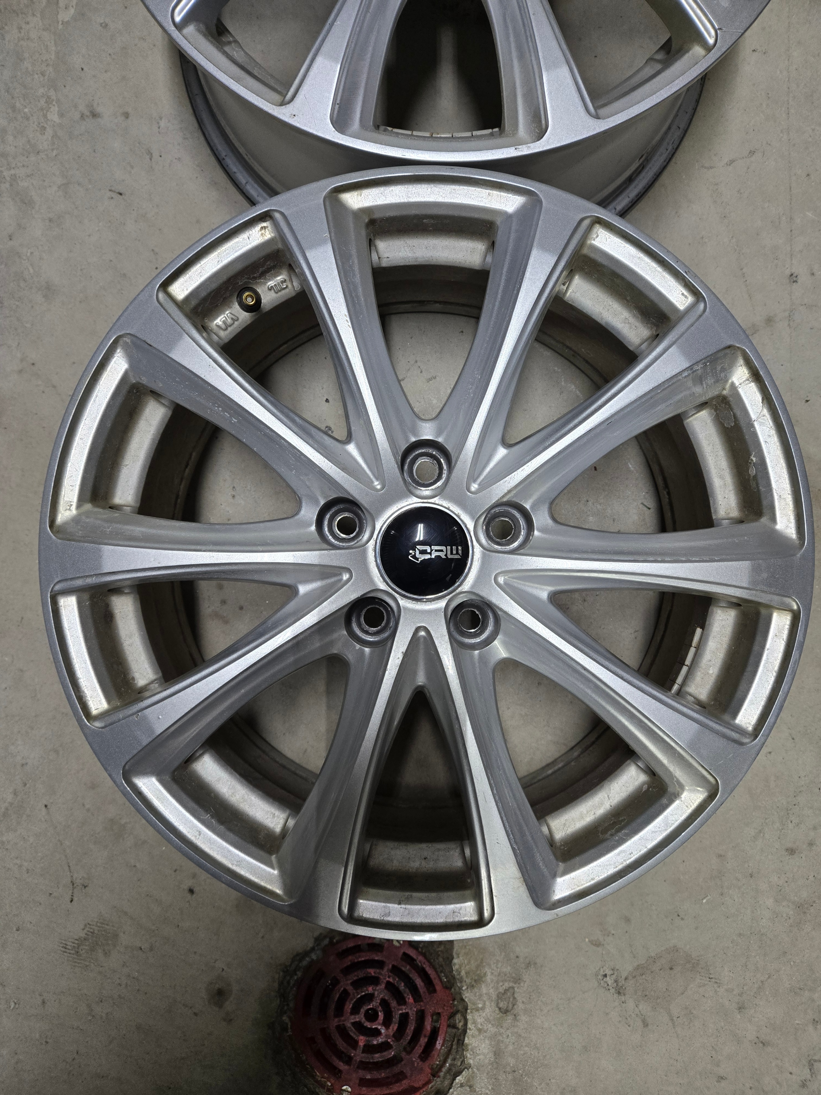 A set of 4 Volkswagen Aluminum alloy wheels. - photo 4