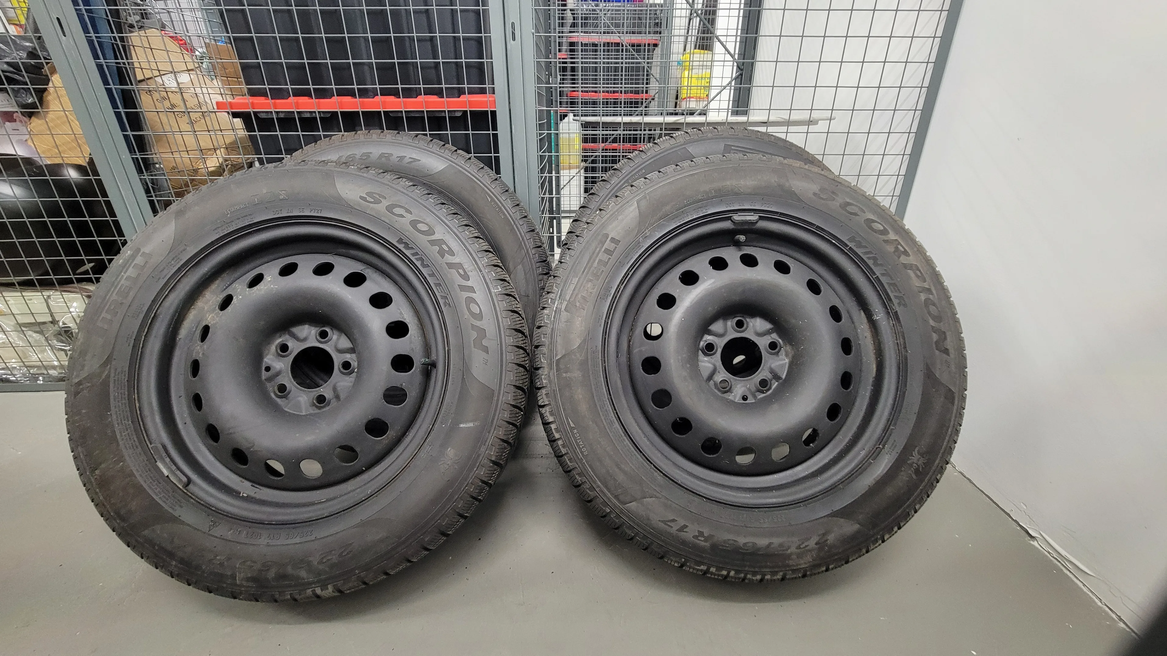 4 Pirelli Scorpion 225/65/R17 Winter Tire & Rims