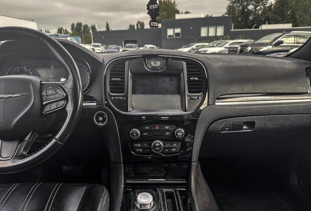 2018 Chrysler 300 - photo 4