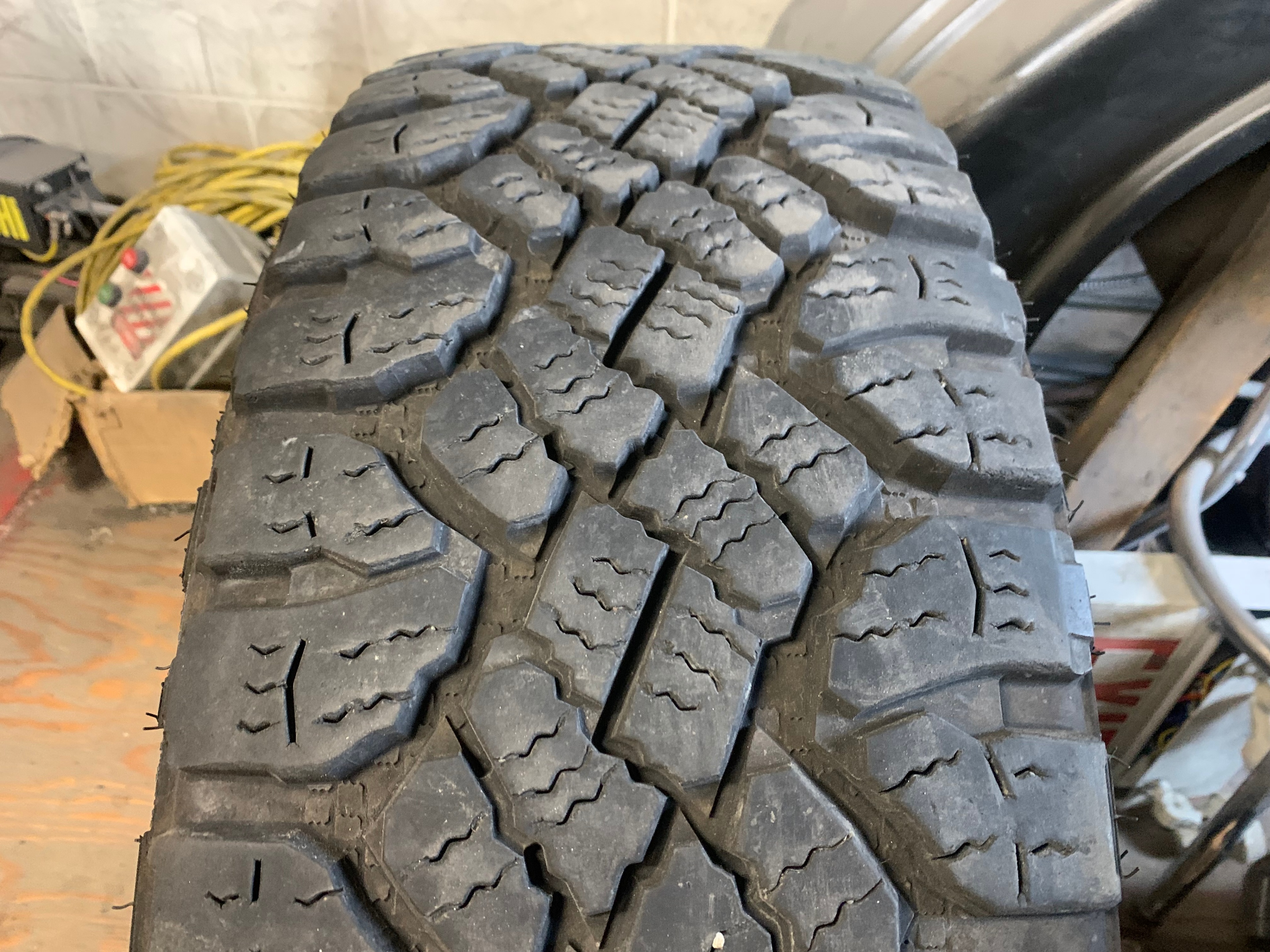1 X single LT 275/70/18 E 125R Goodyear Wrangler Duratrac 70% - photo 3