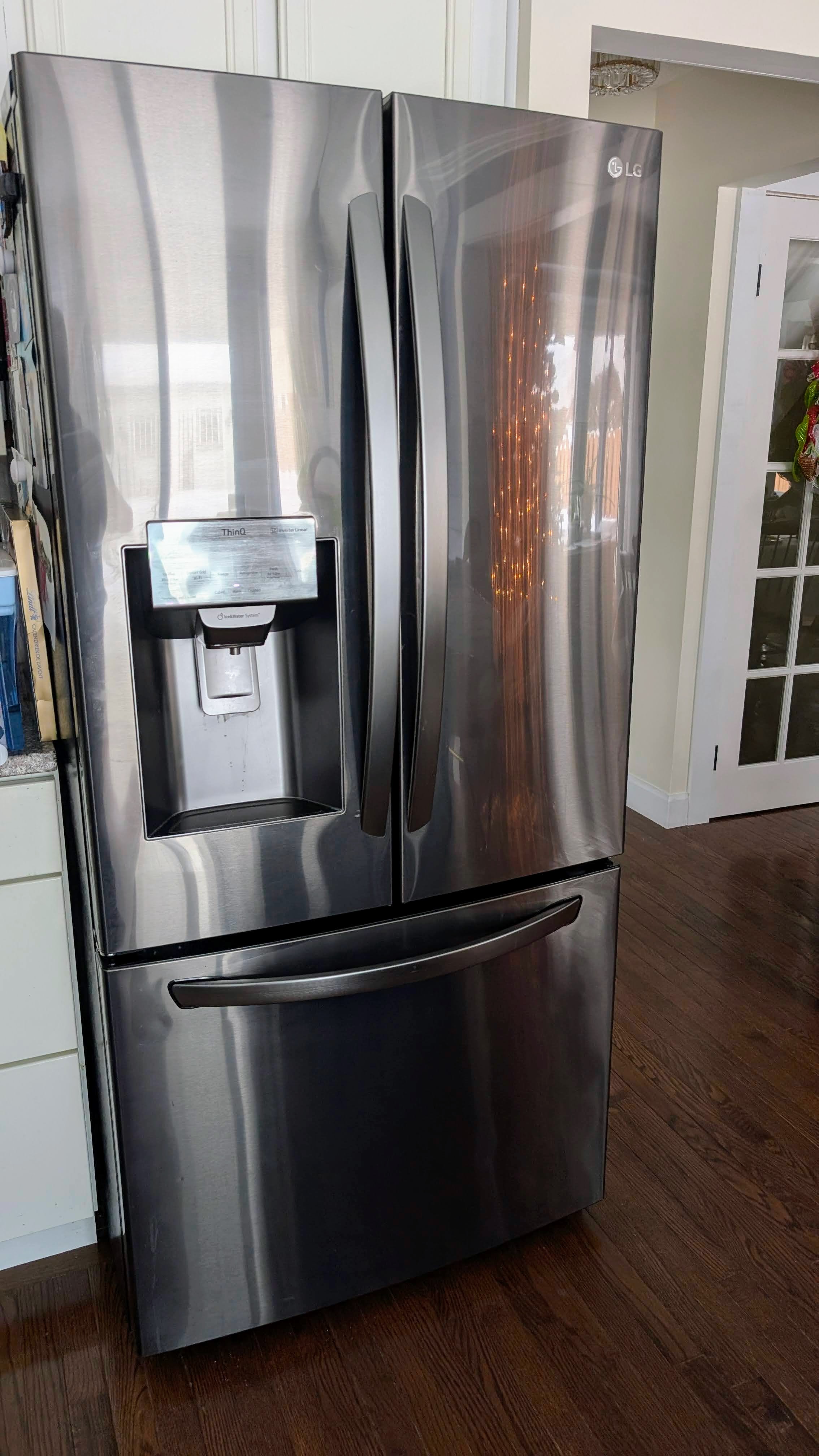 LG 33-inch French Door Fridge with Ice & Water Dispenser - photo 4