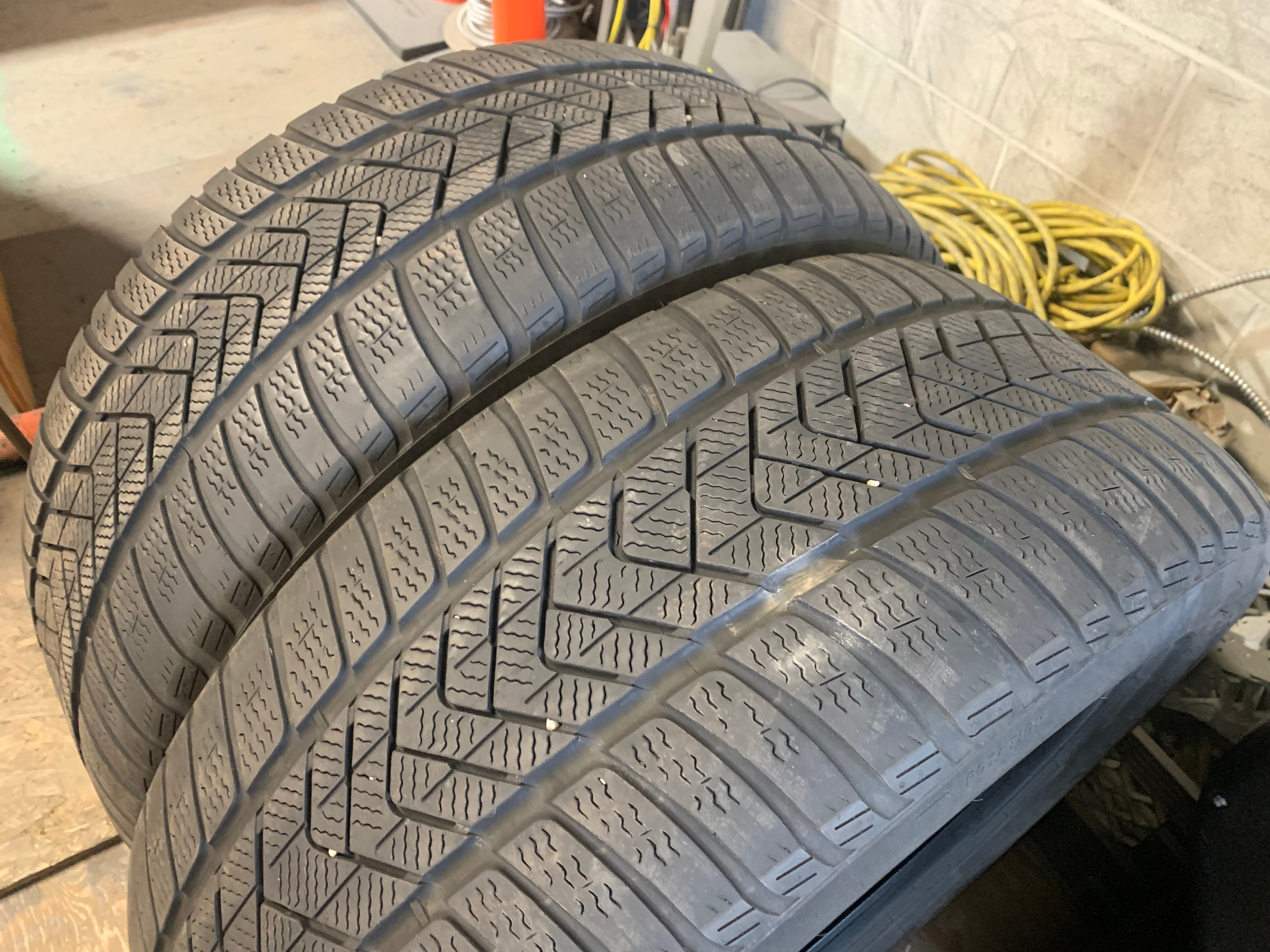 PAIR of 275/45/20 M+S 110V Pirelli Scorpion Winter RFT with 70% - photo 2