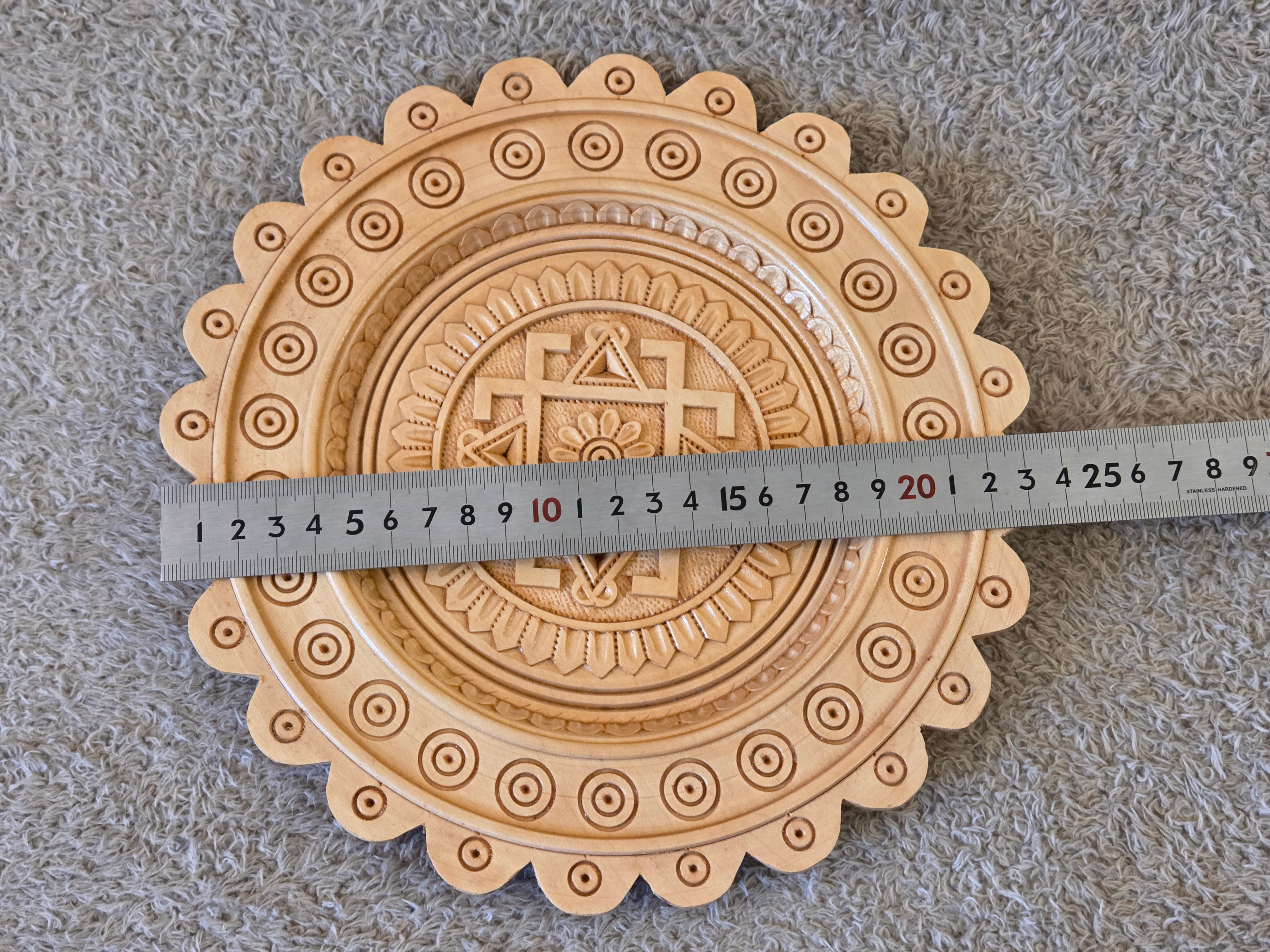 Hand-carved wooden wall plate 24.5 cm, folk art - photo 2