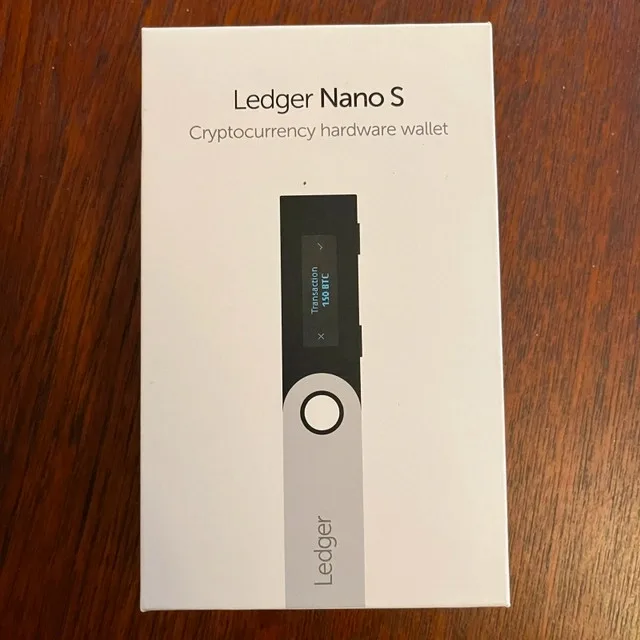 Ledger Nano S - Crypto Bitcoin Wallet