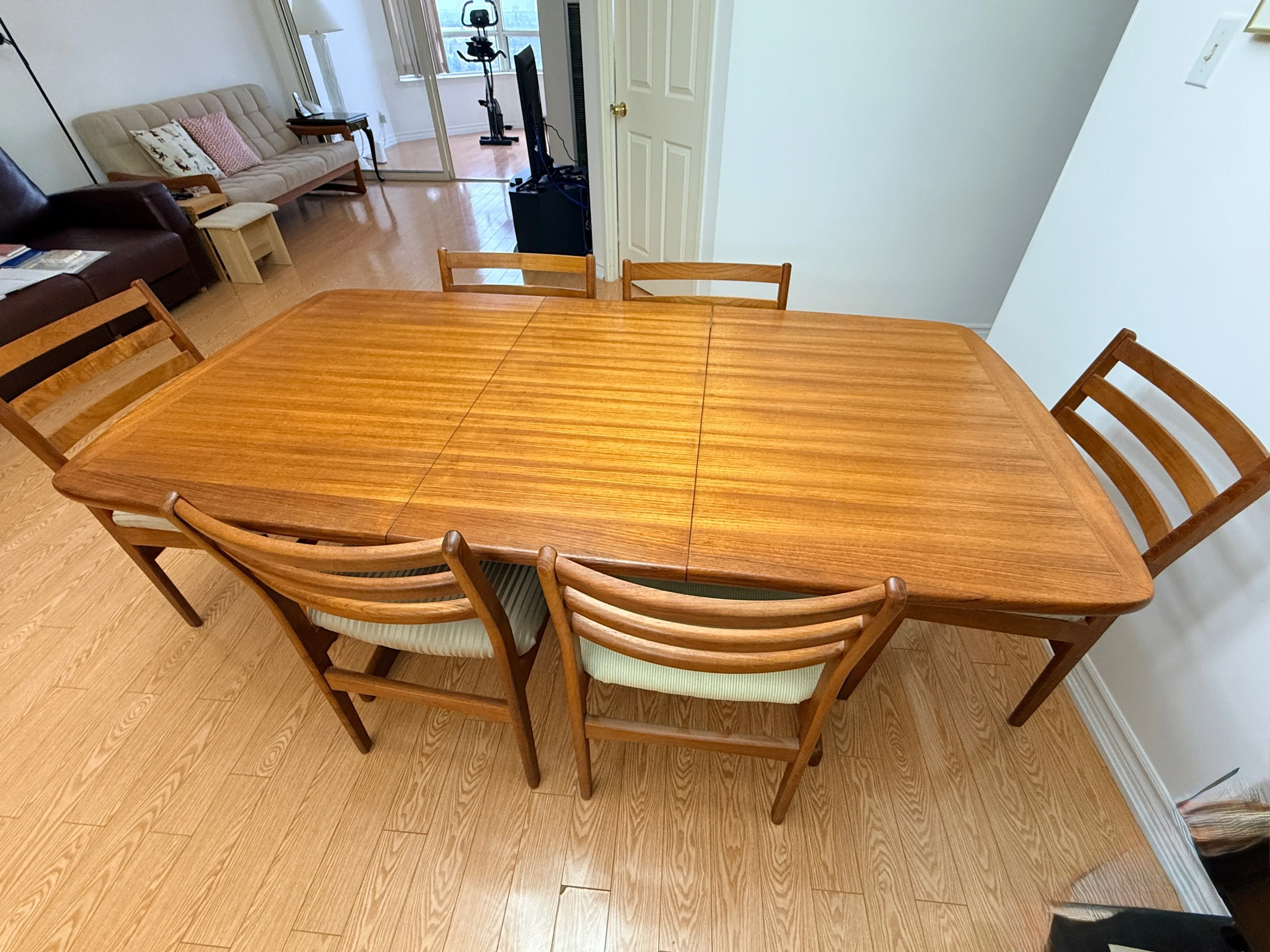 Vintage Danish Teak Dining Table Set – Mid-Century (1980s)