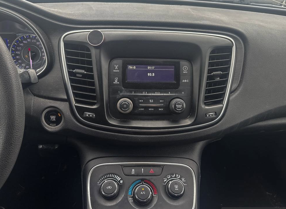 2016 Chrysler 200 - photo 5