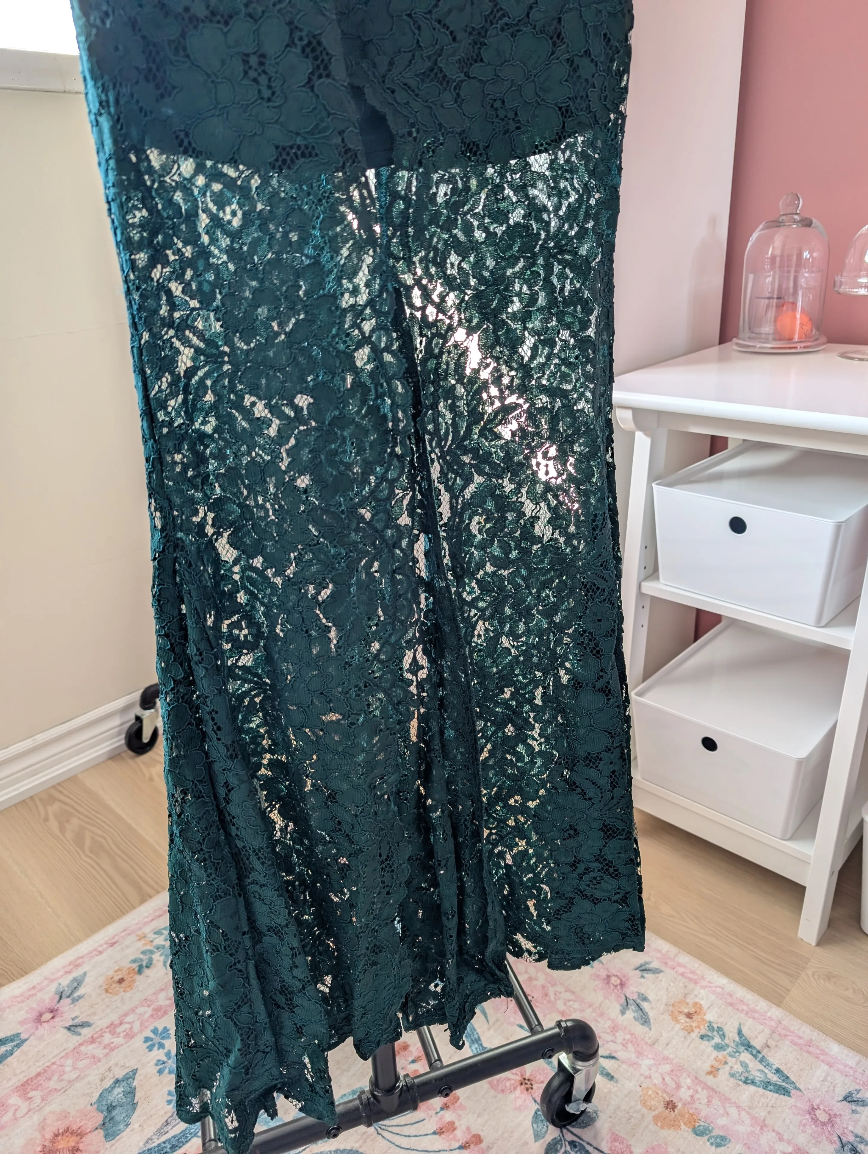 Size 2 Jade Green Lace Le Chateau Dress image indicator(4)