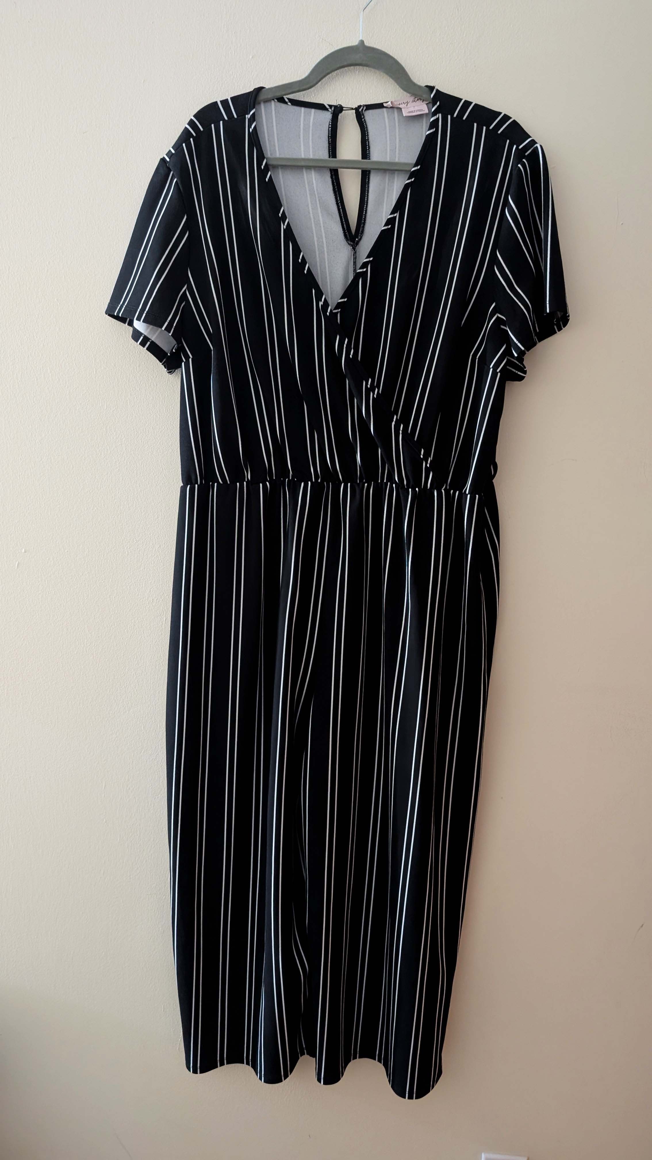 Assorted Women's Clothes - photo 4