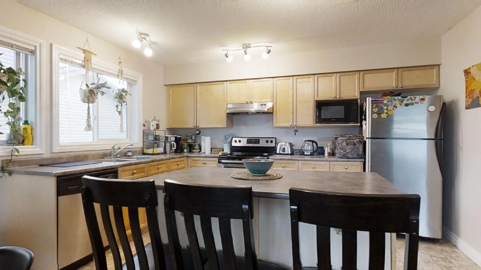 18-12050 17 Avenue SW image indicator(4)