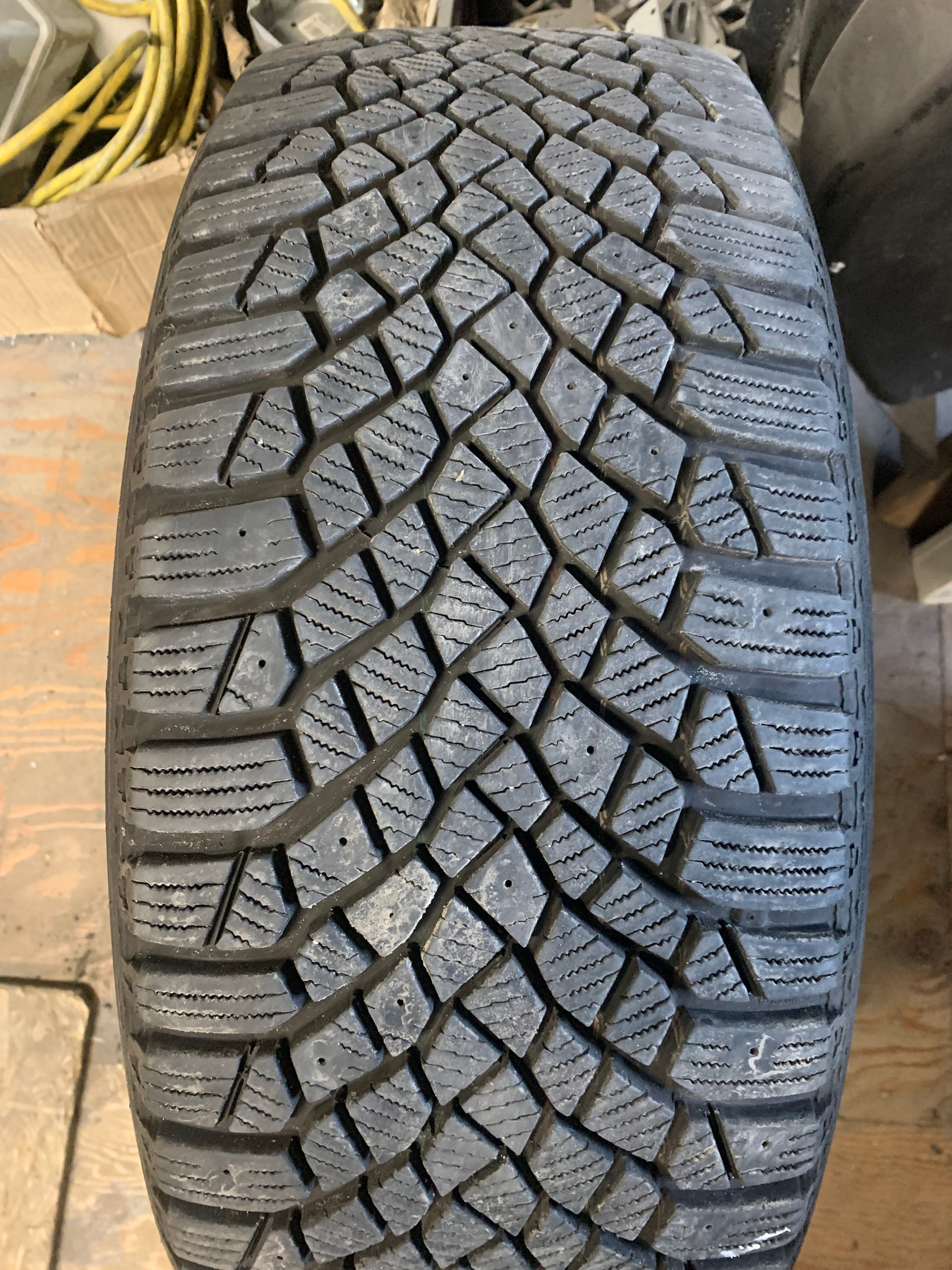 1 X single 235/50/19 M+S 103T Continental Ice Contact XTRM w 90%