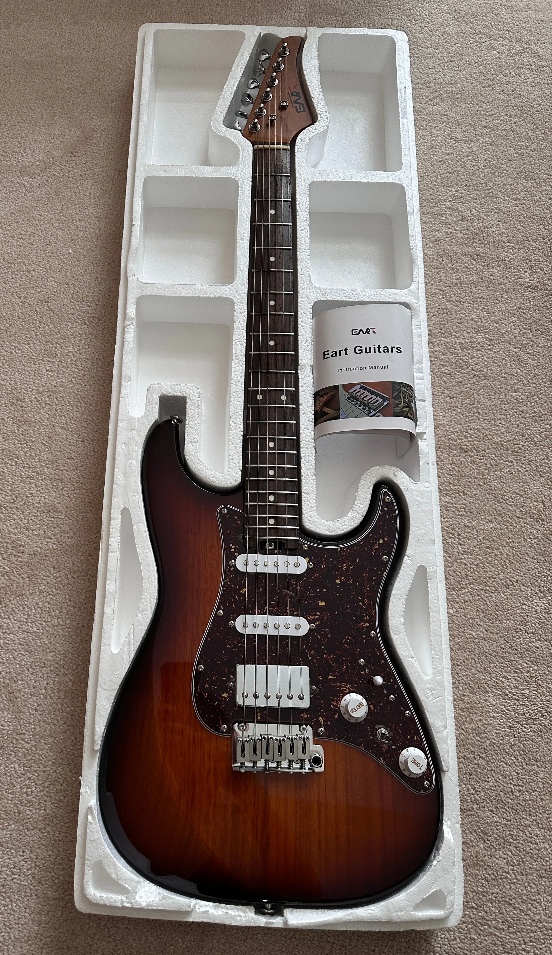 EART Electric Guitar DMX-9, 6 String Tremolo Bridge, Solid Body