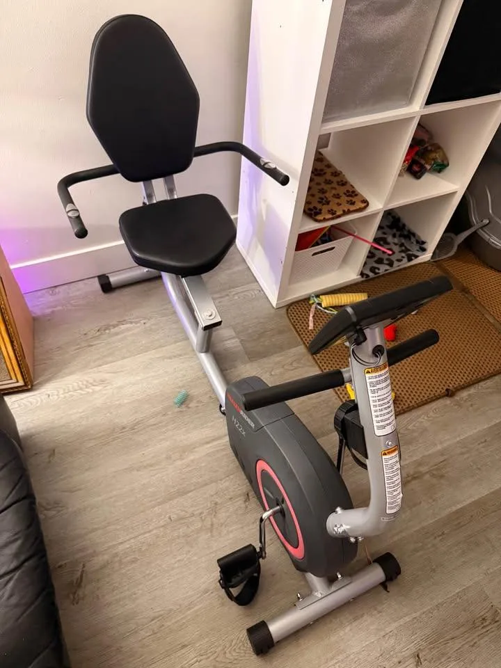 HealthRider H22x recumbent bike excellent condition 🚴‍♂️ image indicator(2)
