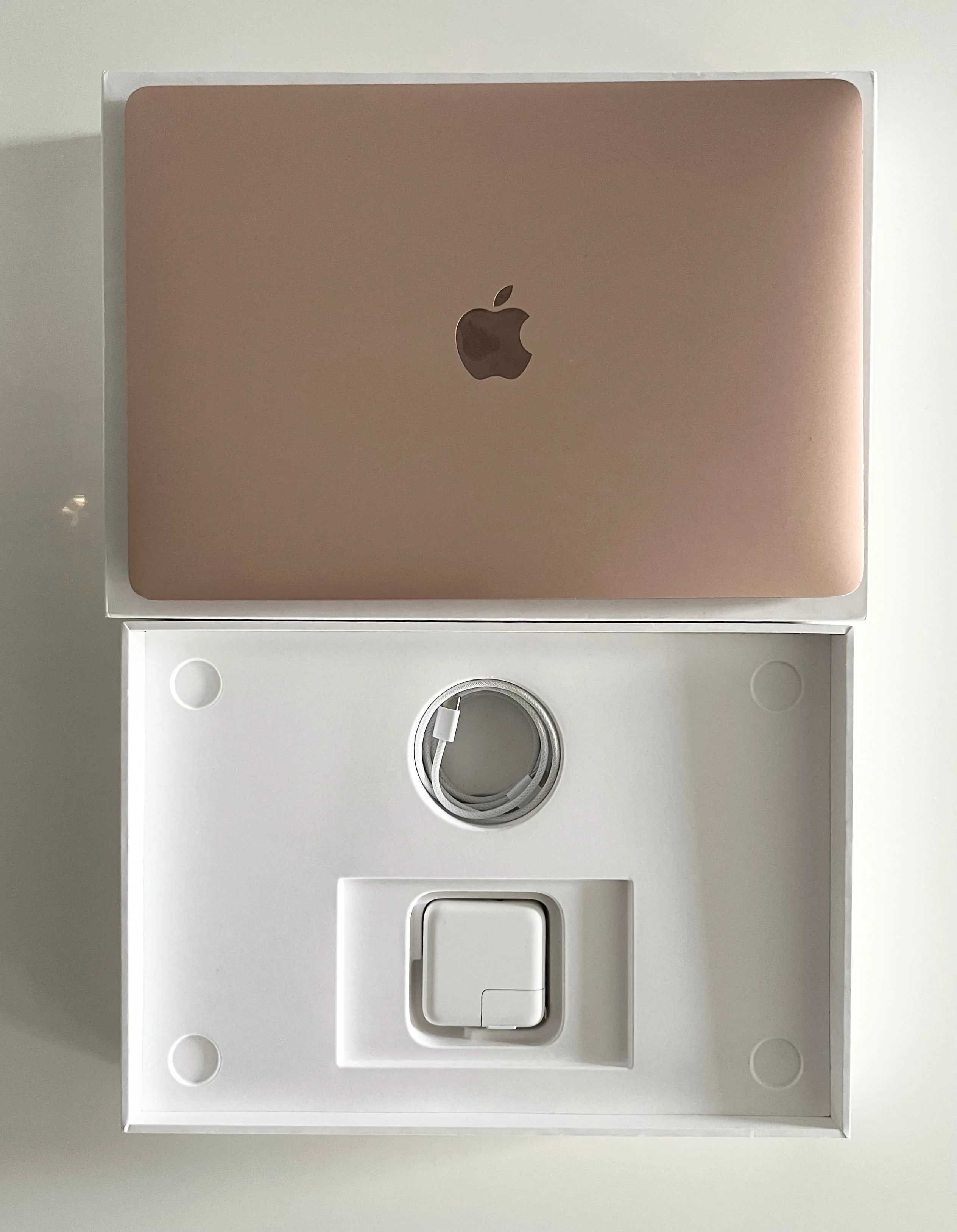 MINT 2020 MACBOOK AIR RETINA 13 / 1.6GHz i5 / 8GB RAM / 128GB