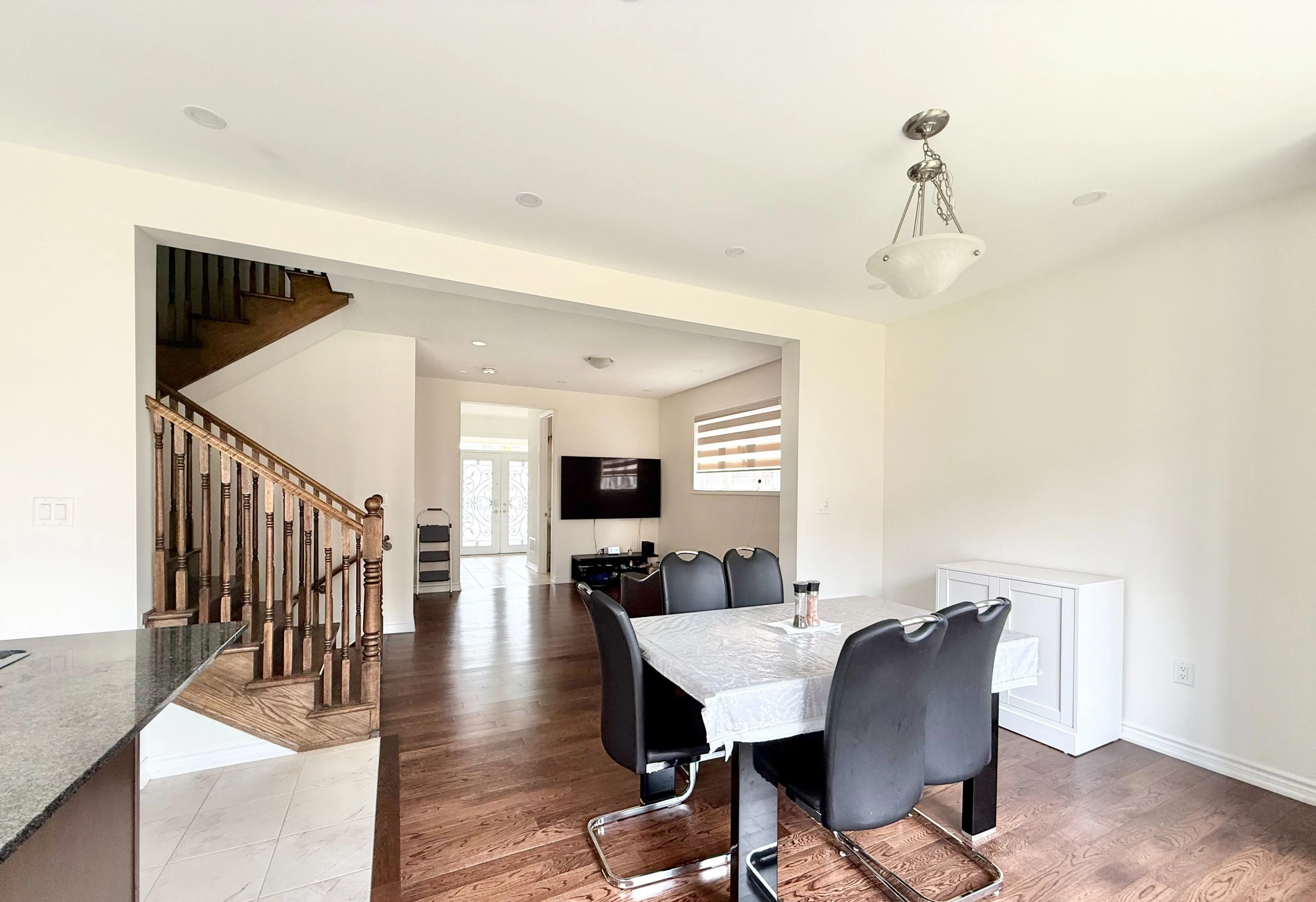 3 Bedroom 2.5 bath 3 Parking image indicator(3)