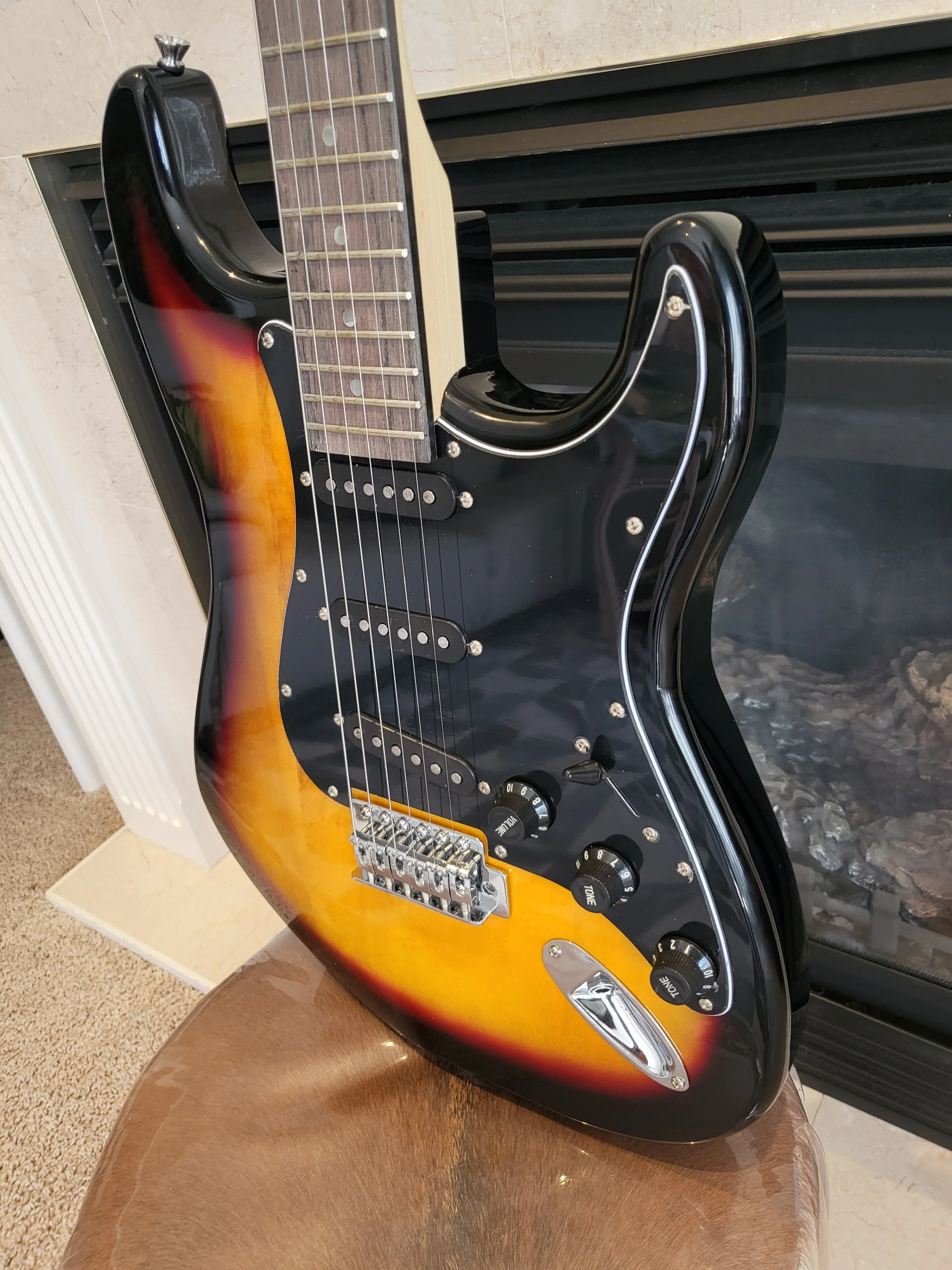 Sunburst Electric Guitar for Beginners & Intermediate Players image indicator(3)