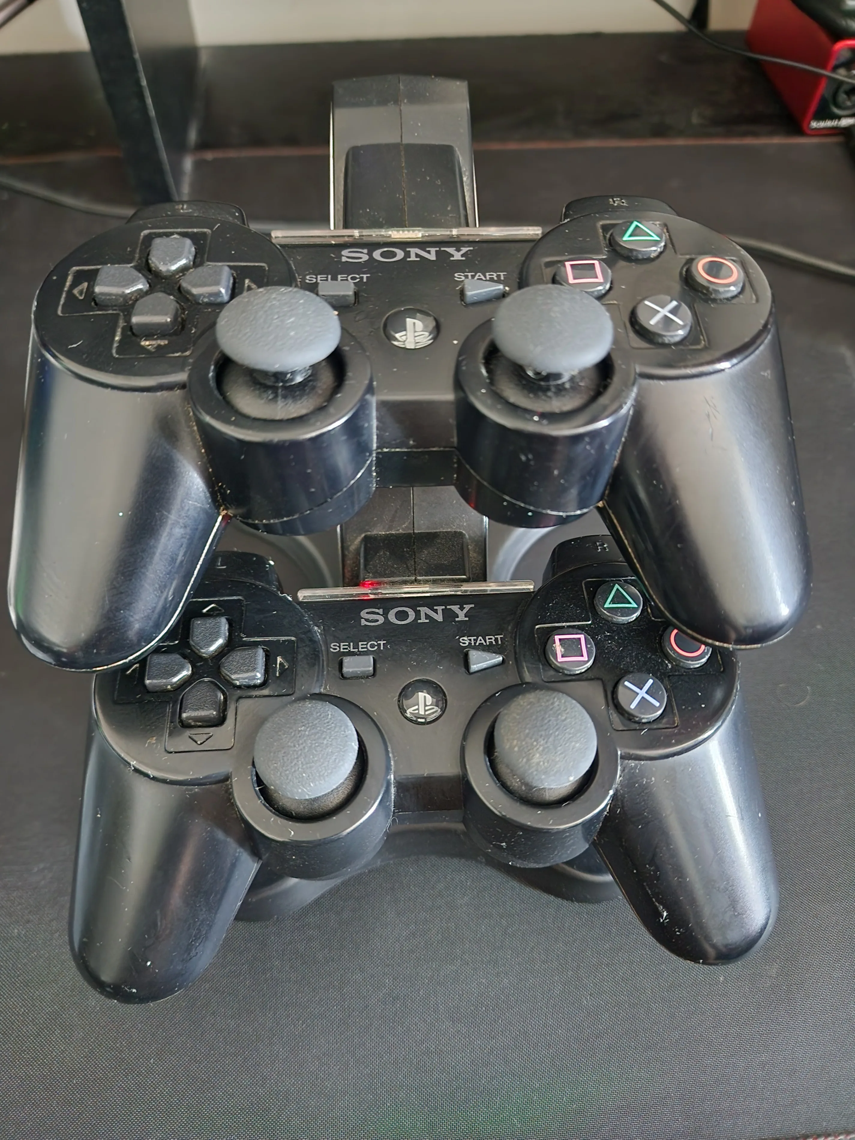 PS3 SLIM 300GB - 44 Games - 2 Controllers image indicator(5)