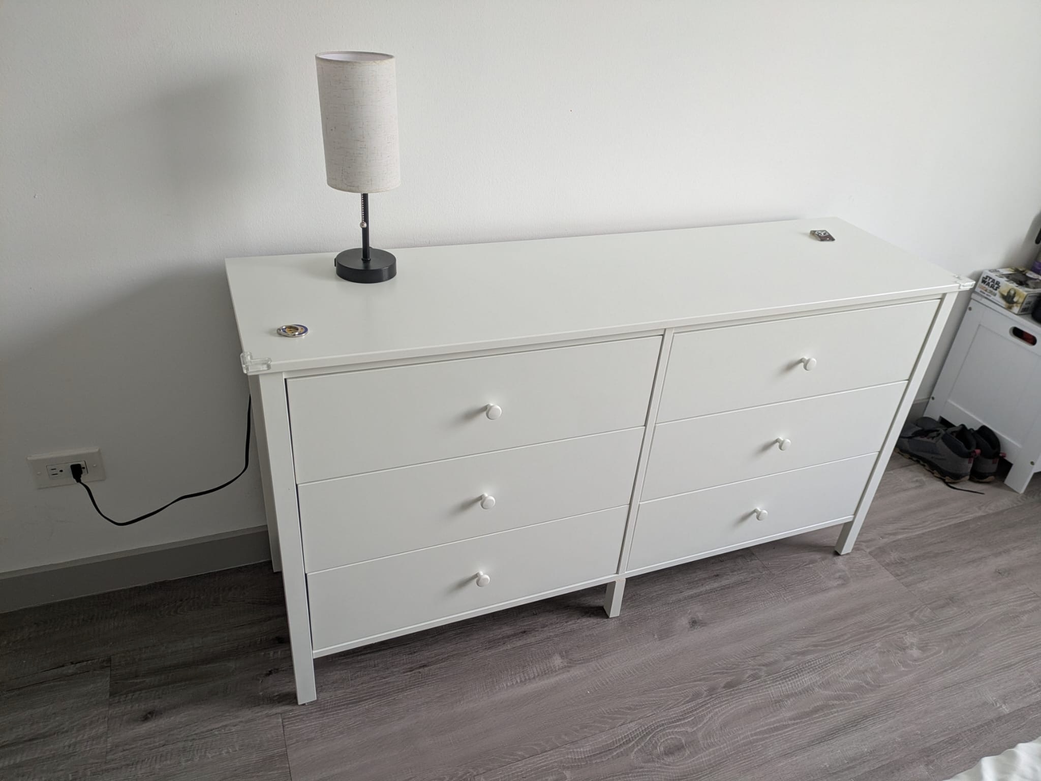 6-Drawer Dresser – White (Very Good Condition)