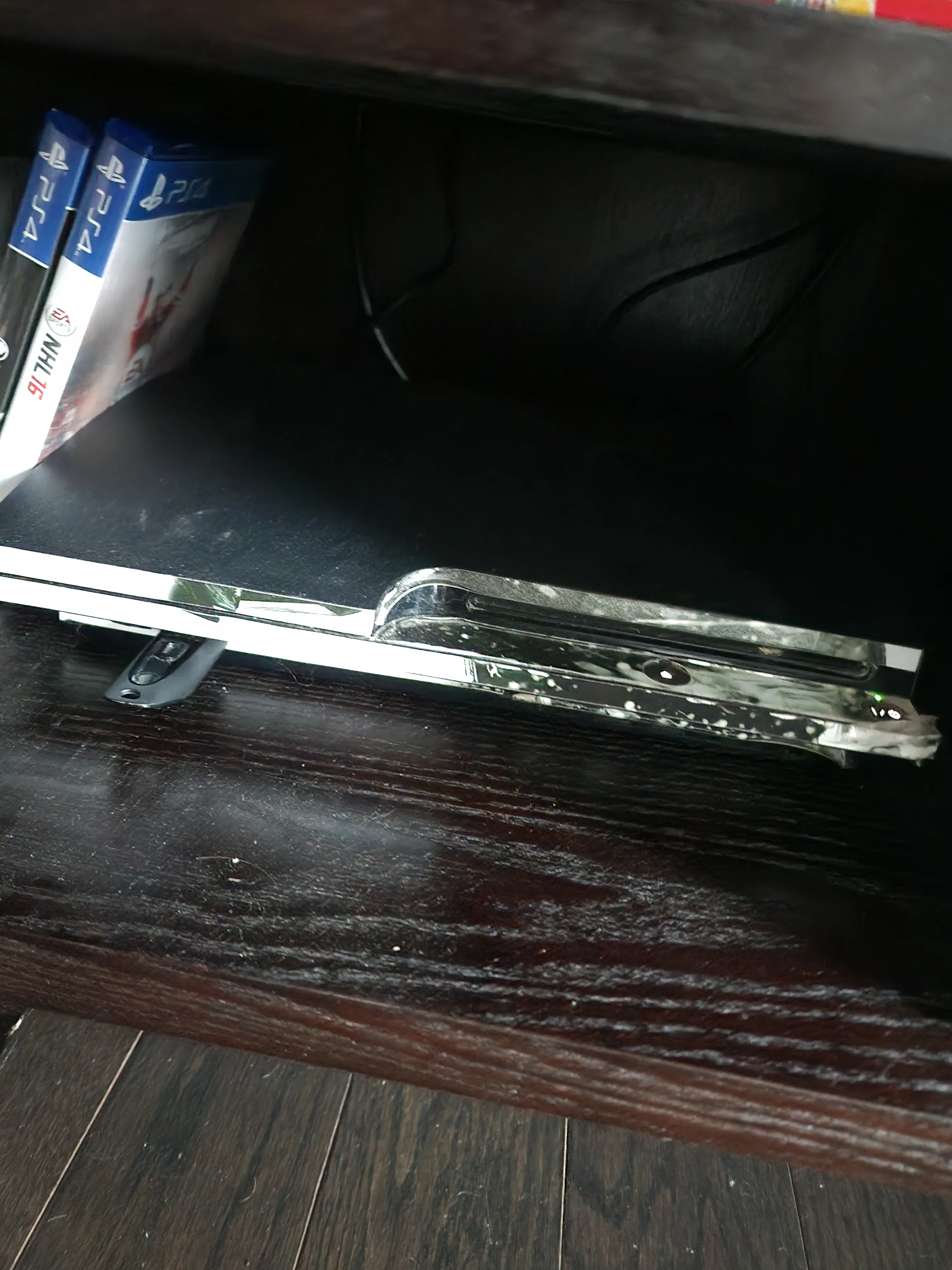 PS3 SLIM 300GB - 44 Games - 2 Controllers image indicator(3)