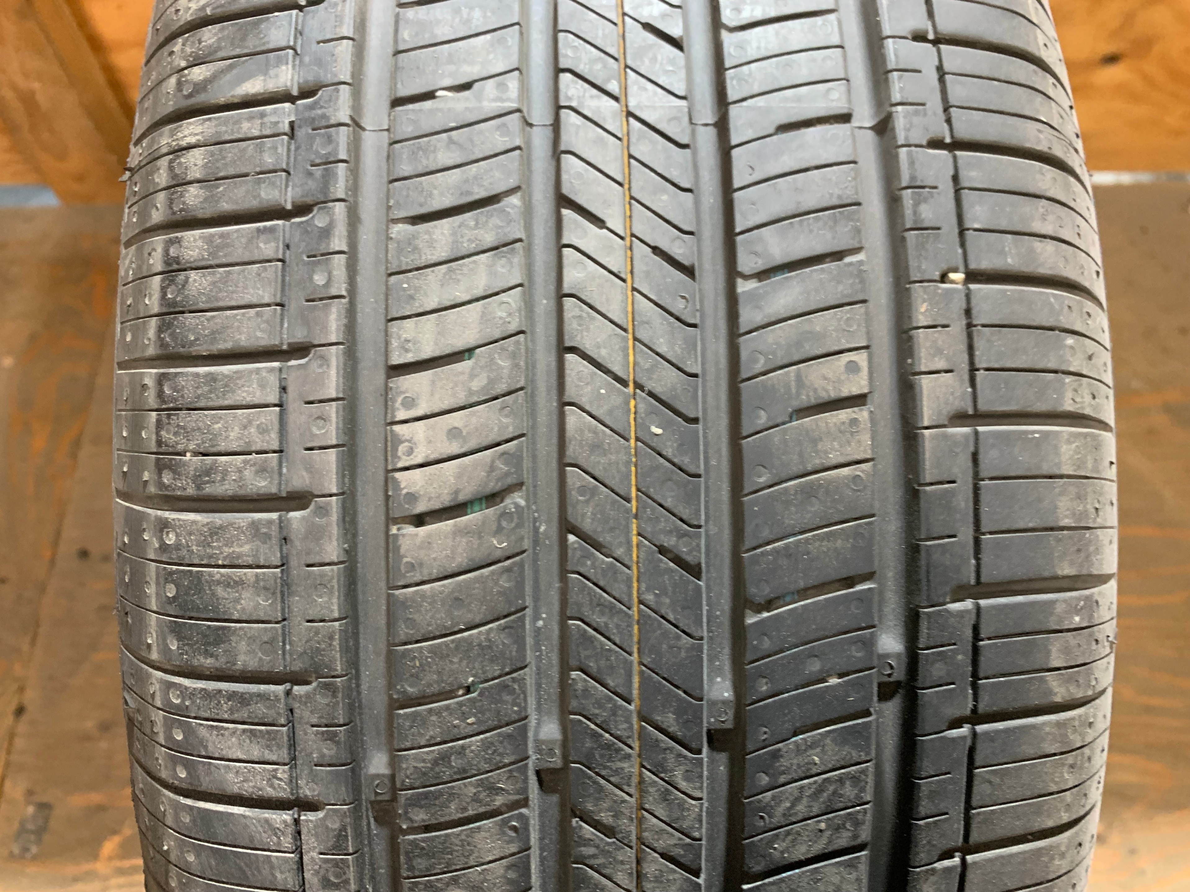 1 X single 215/55/17 94V M+S Nexen Npriz S with 80% tread - photo 2