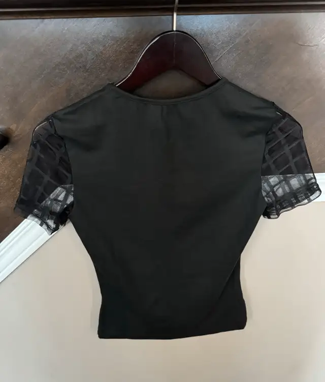 New Shein Black T-shirt - photo 2
