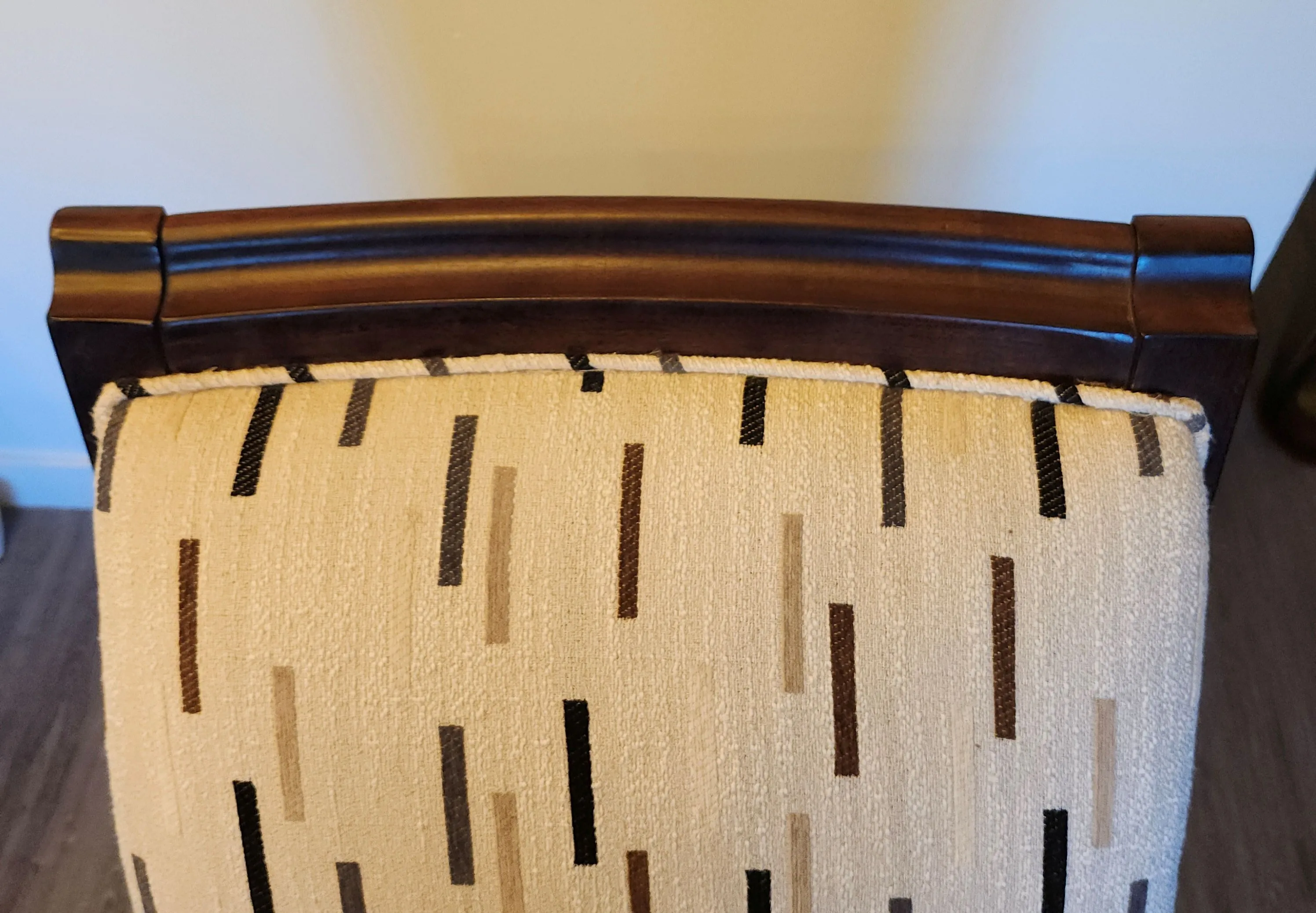 Stylish and Modern Accent Chair image indicator(4)