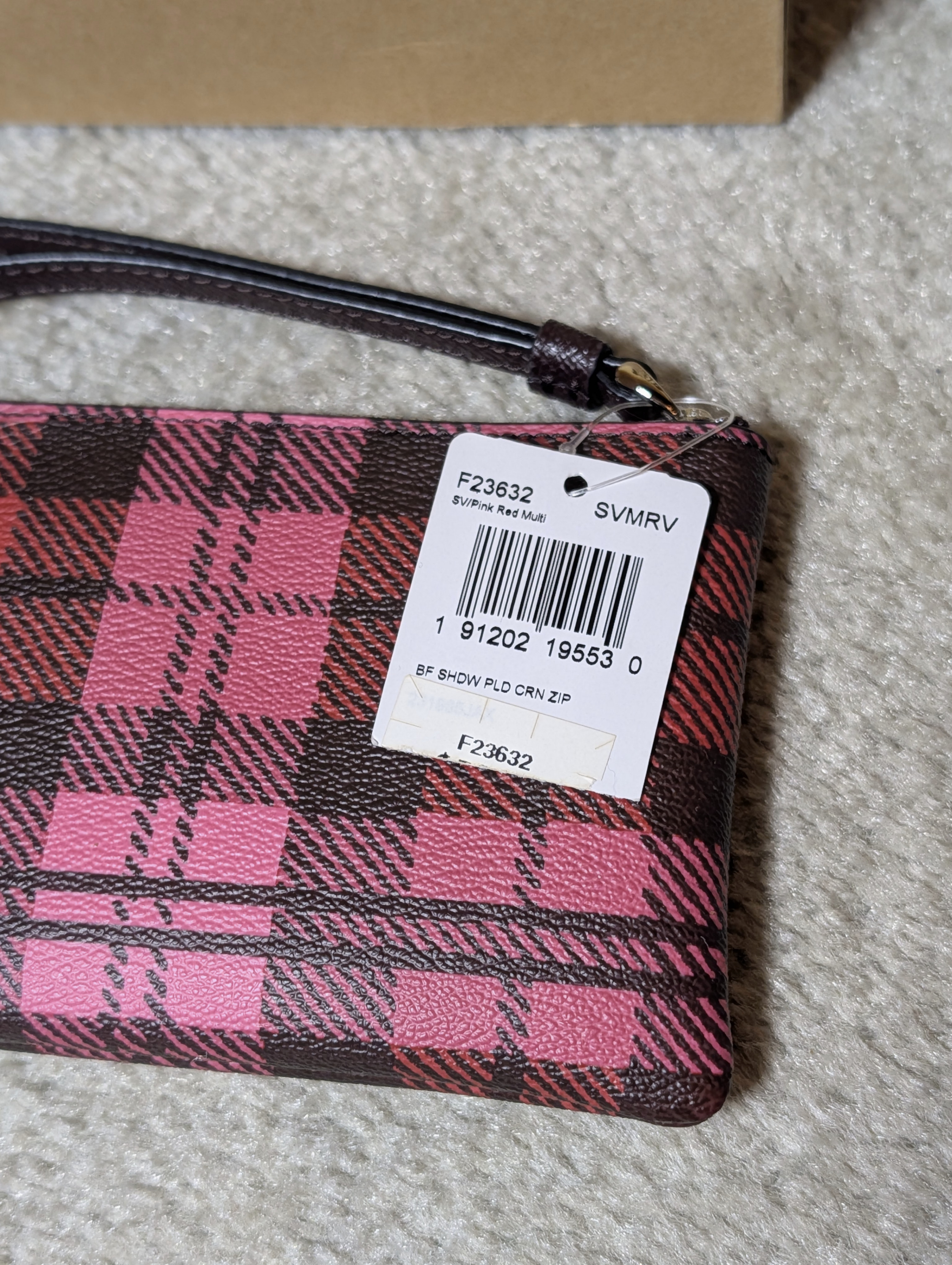 Coach Women's Plaid Full Zip Wallet with Wrist Strap - Unused - photo 3