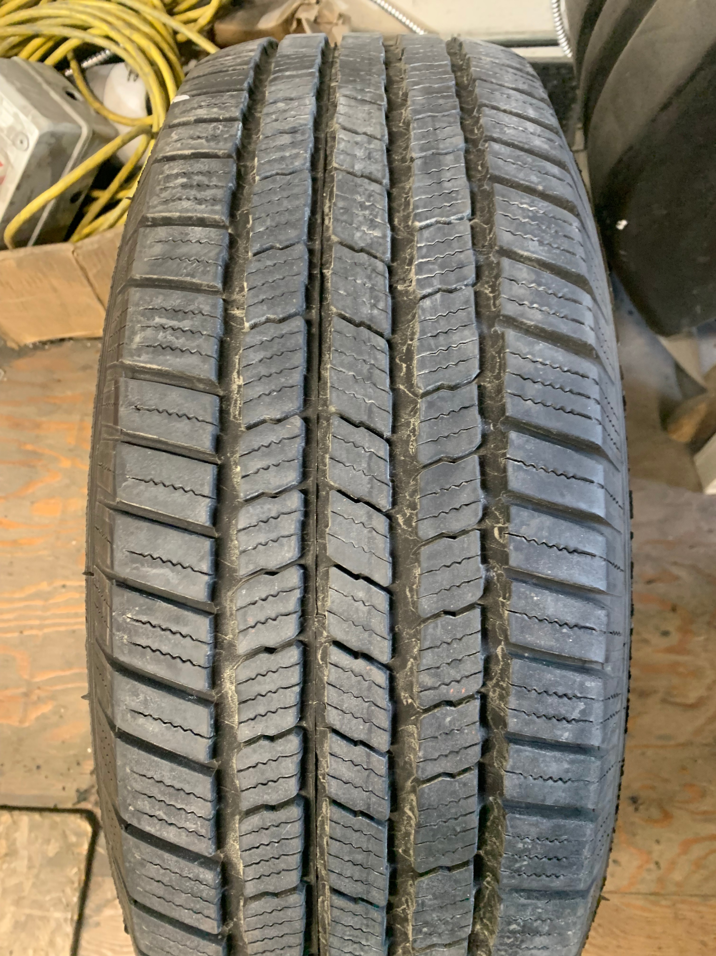 1 x single 235/65/17 M+S 104T Michelin Defender LTX M/S with 80%