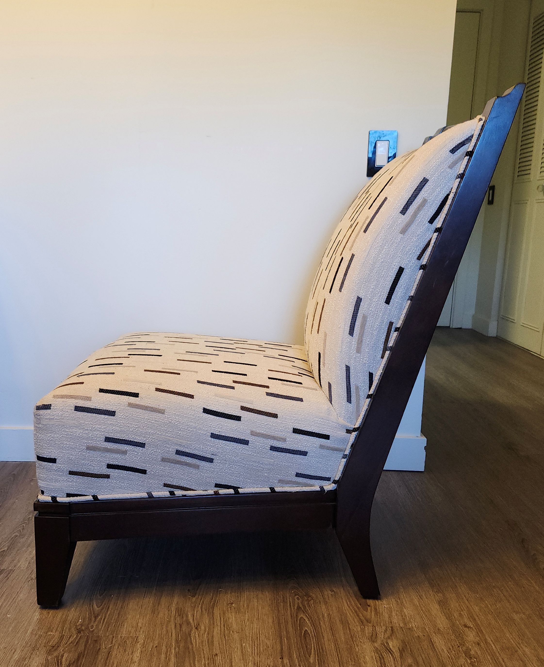 Stylish and Modern Accent Chair - photo 2