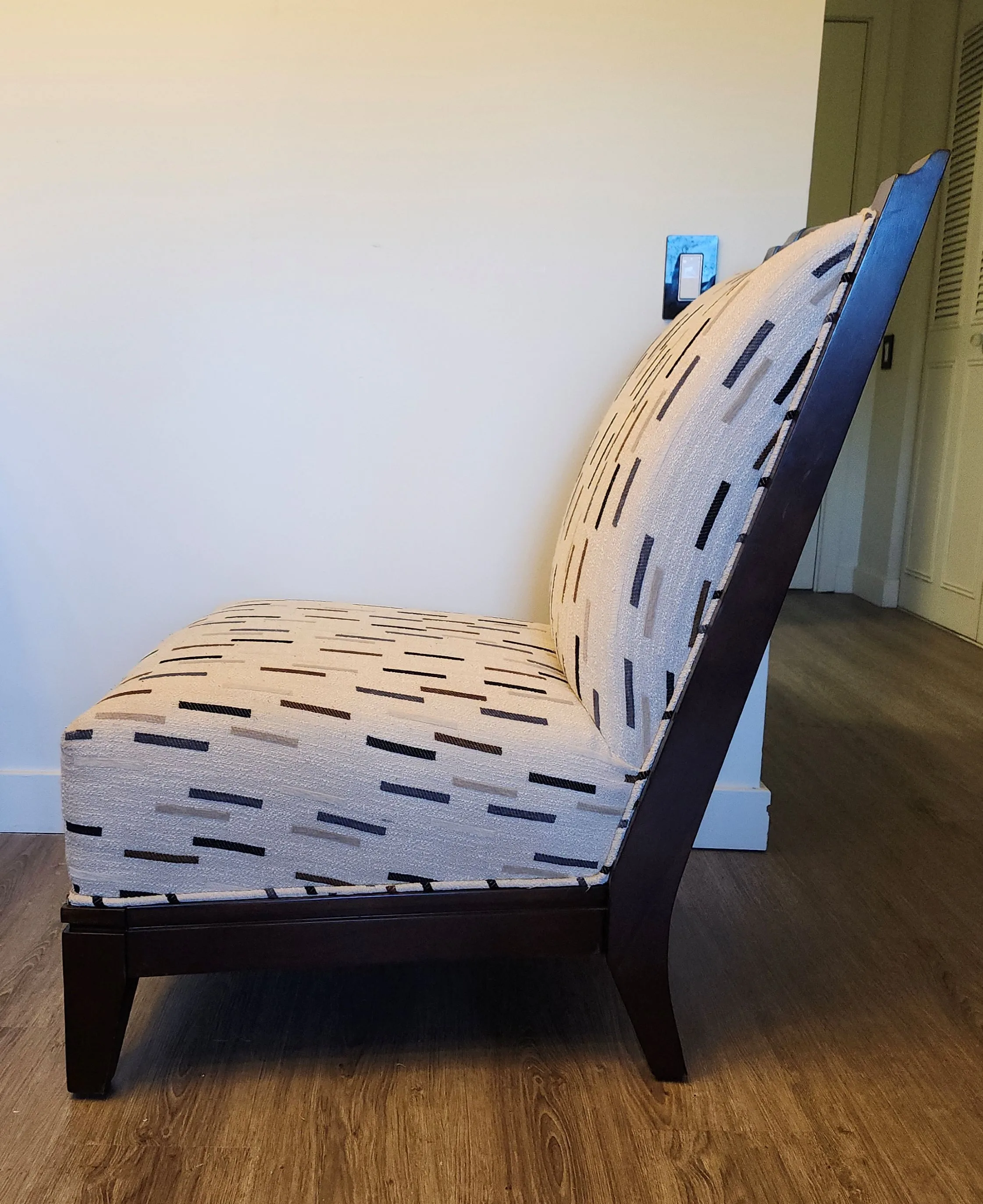 Stylish and Modern Accent Chair image indicator(2)