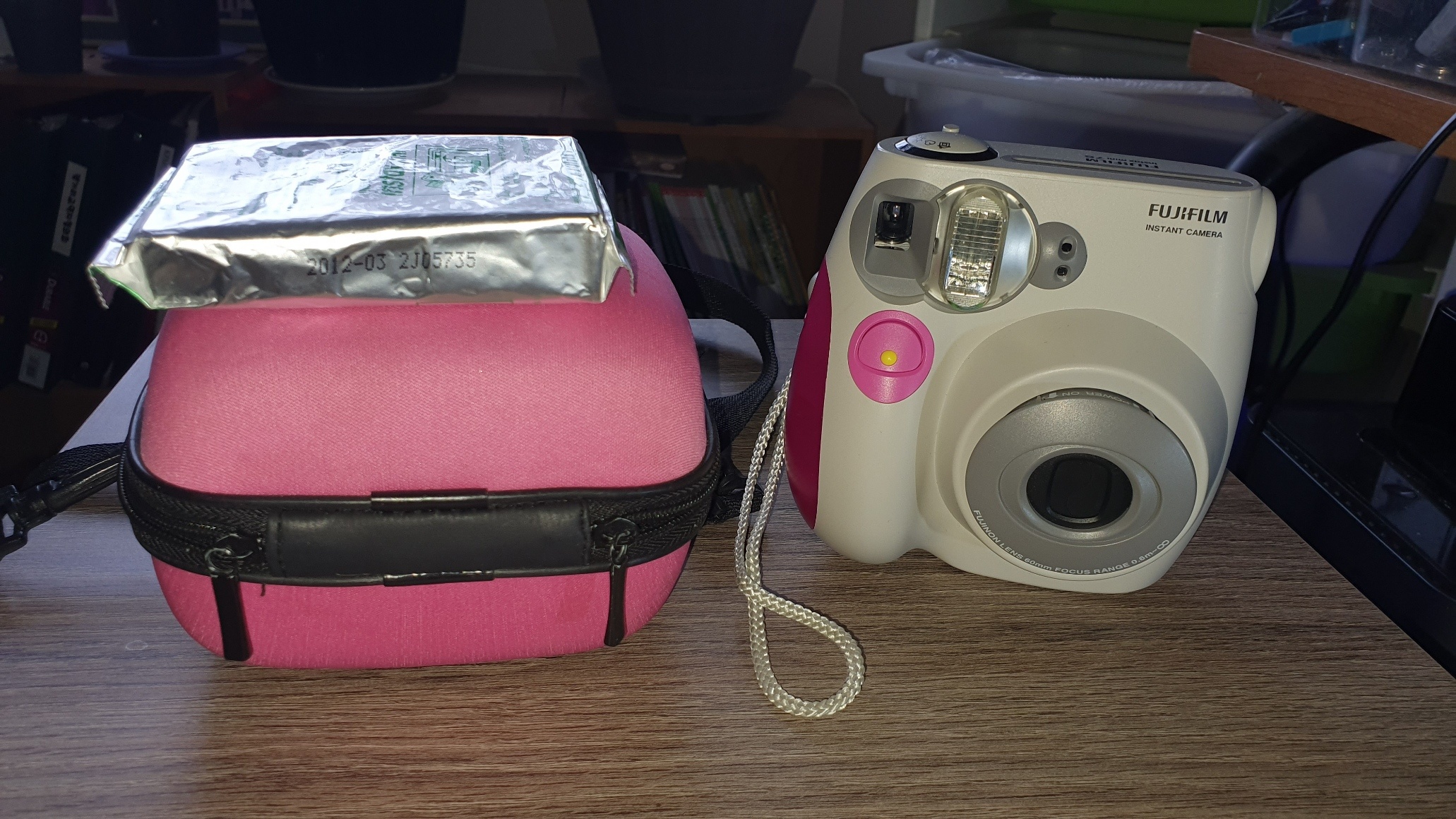 Fujifilm Instax Mini 7S Instant Camera + Case