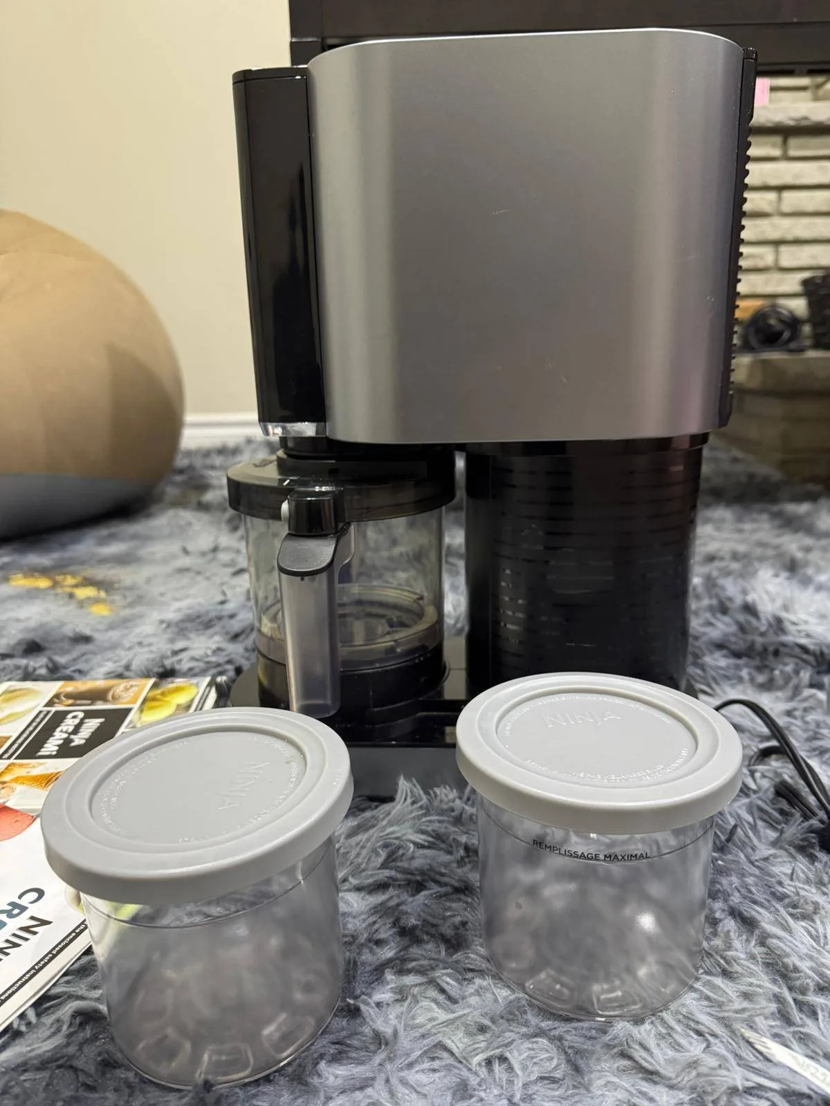 Ninja CREAMi Ice Cream Maker (NC301C) like-new condition. image indicator(4)