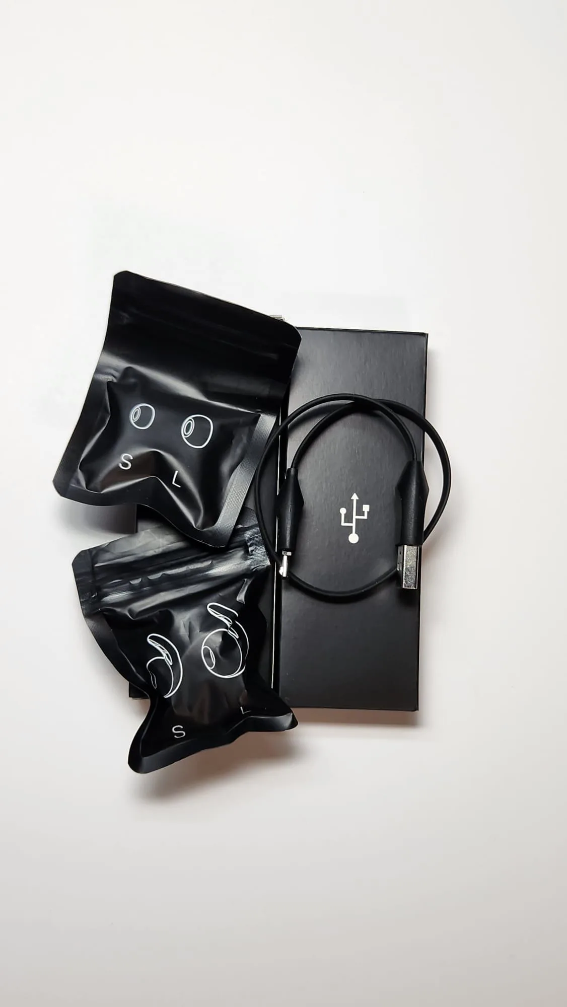 Under Armour: JBL Earbuds image indicator(3)