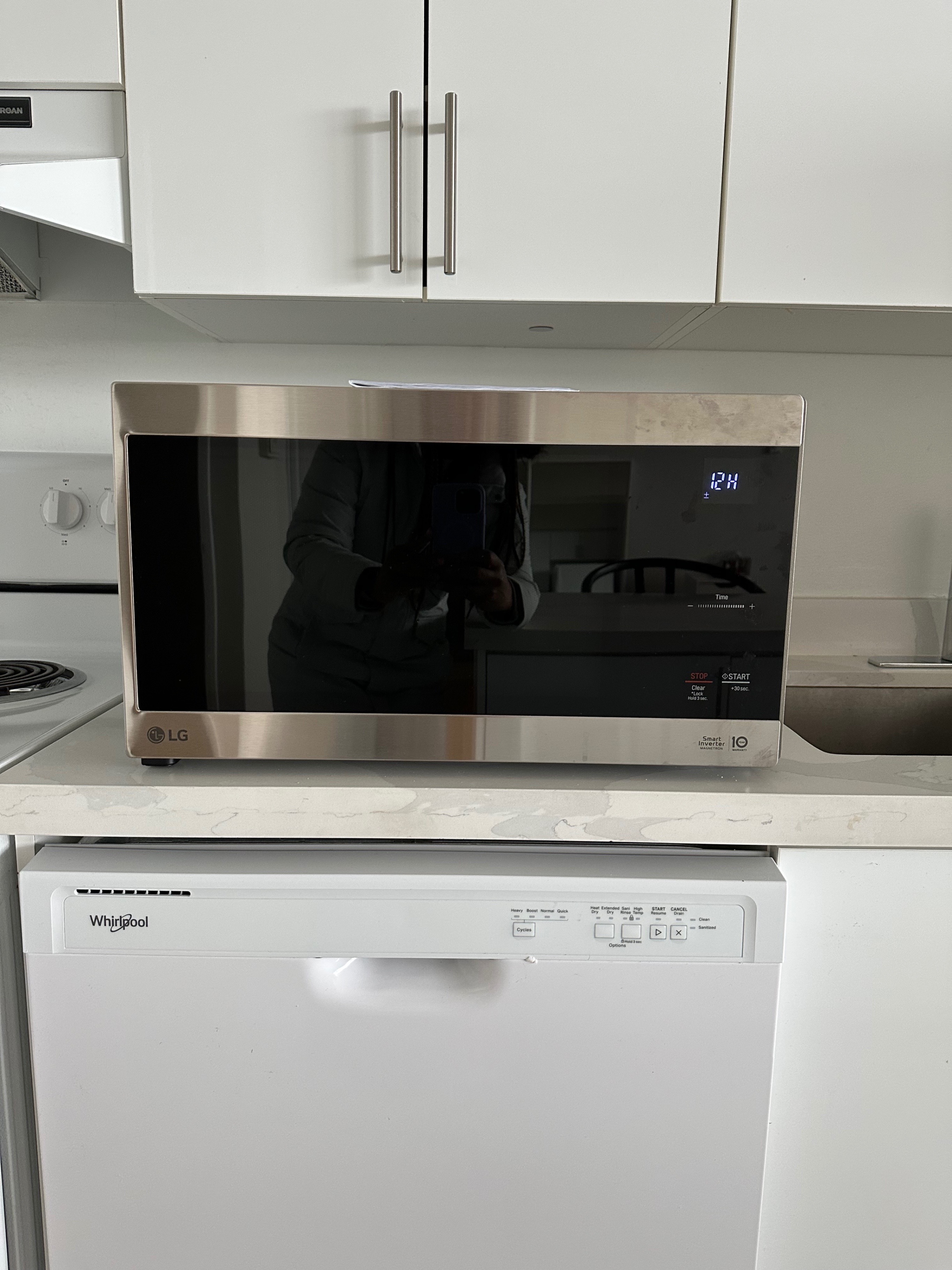 LG 1.5 cu. ft. Stainless Steel Microwave with Smart Inverter