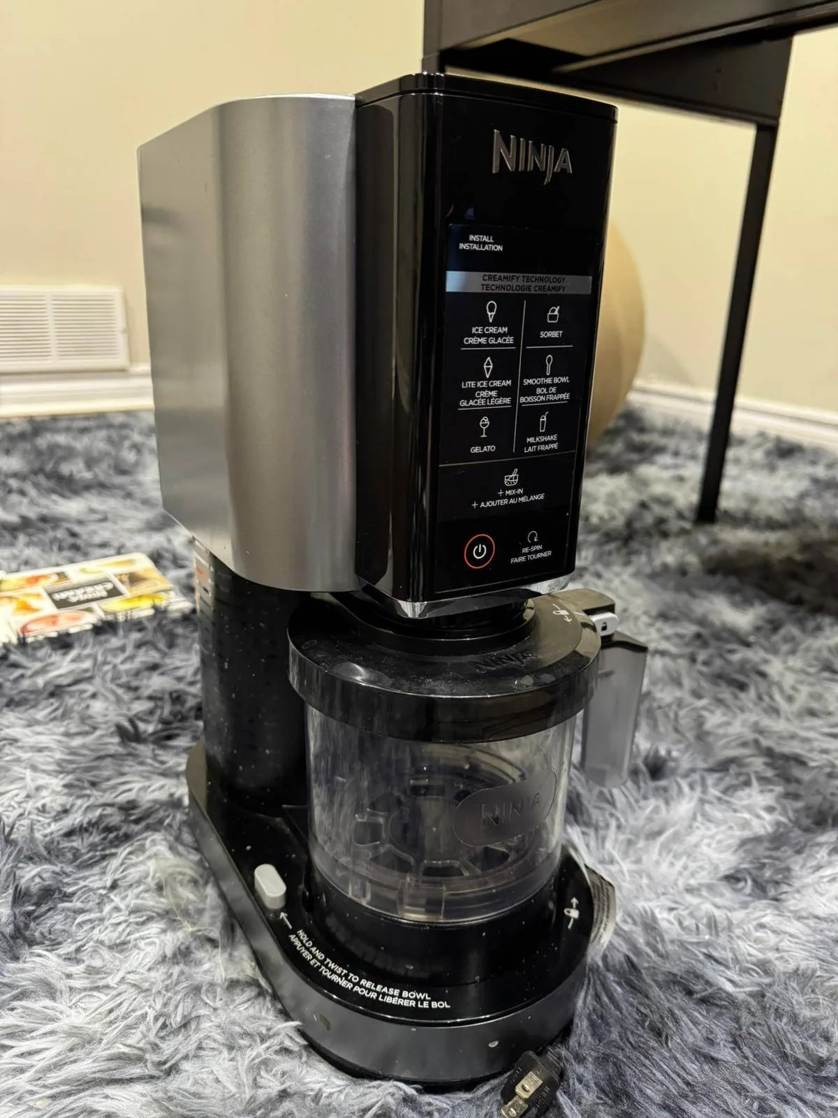 Ninja CREAMi Ice Cream Maker (NC301C) like-new condition. image indicator(2)