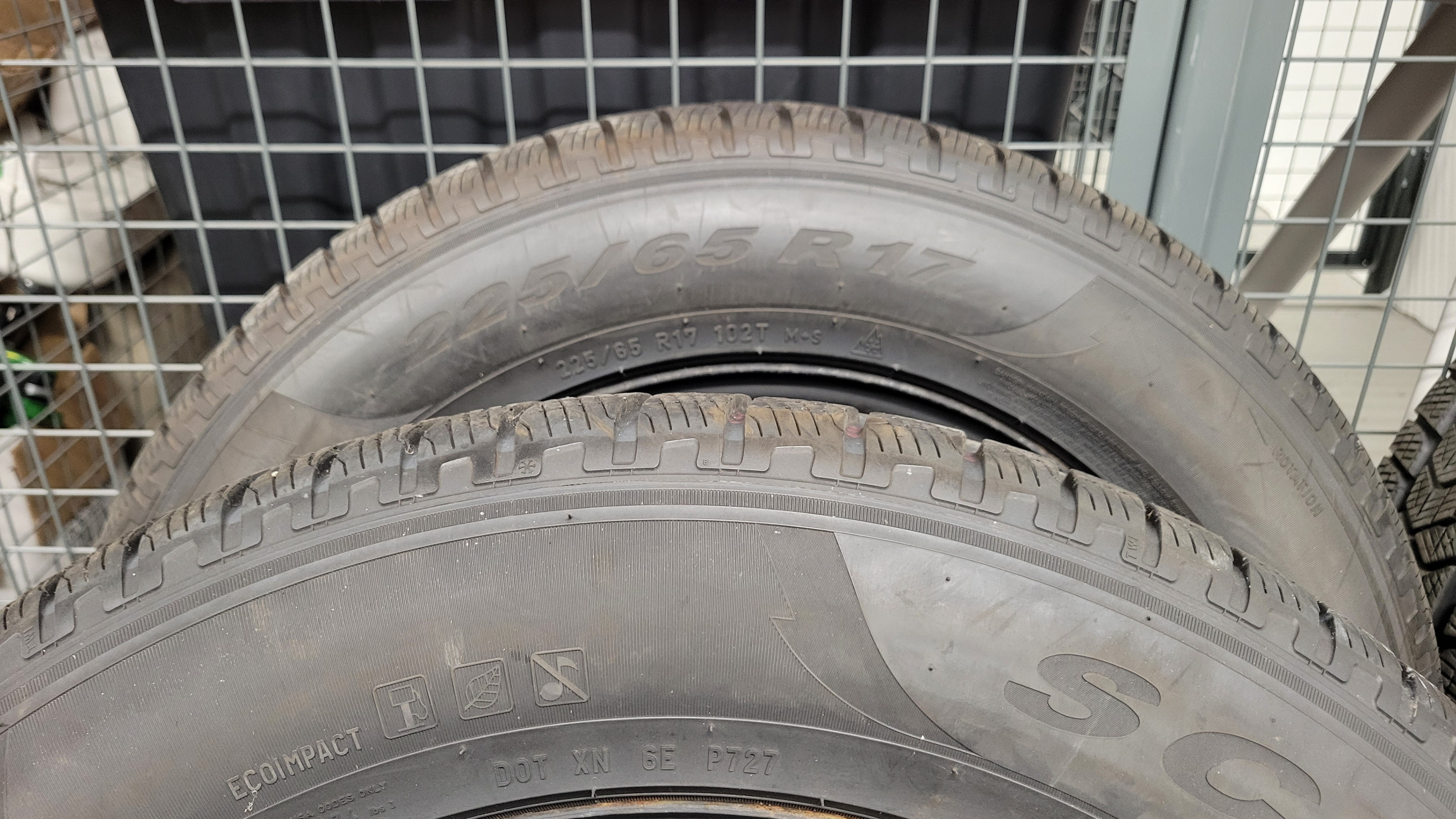 4 Pirelli Scorpion 225/65/R17 Winter Tire & Rims - photo 3