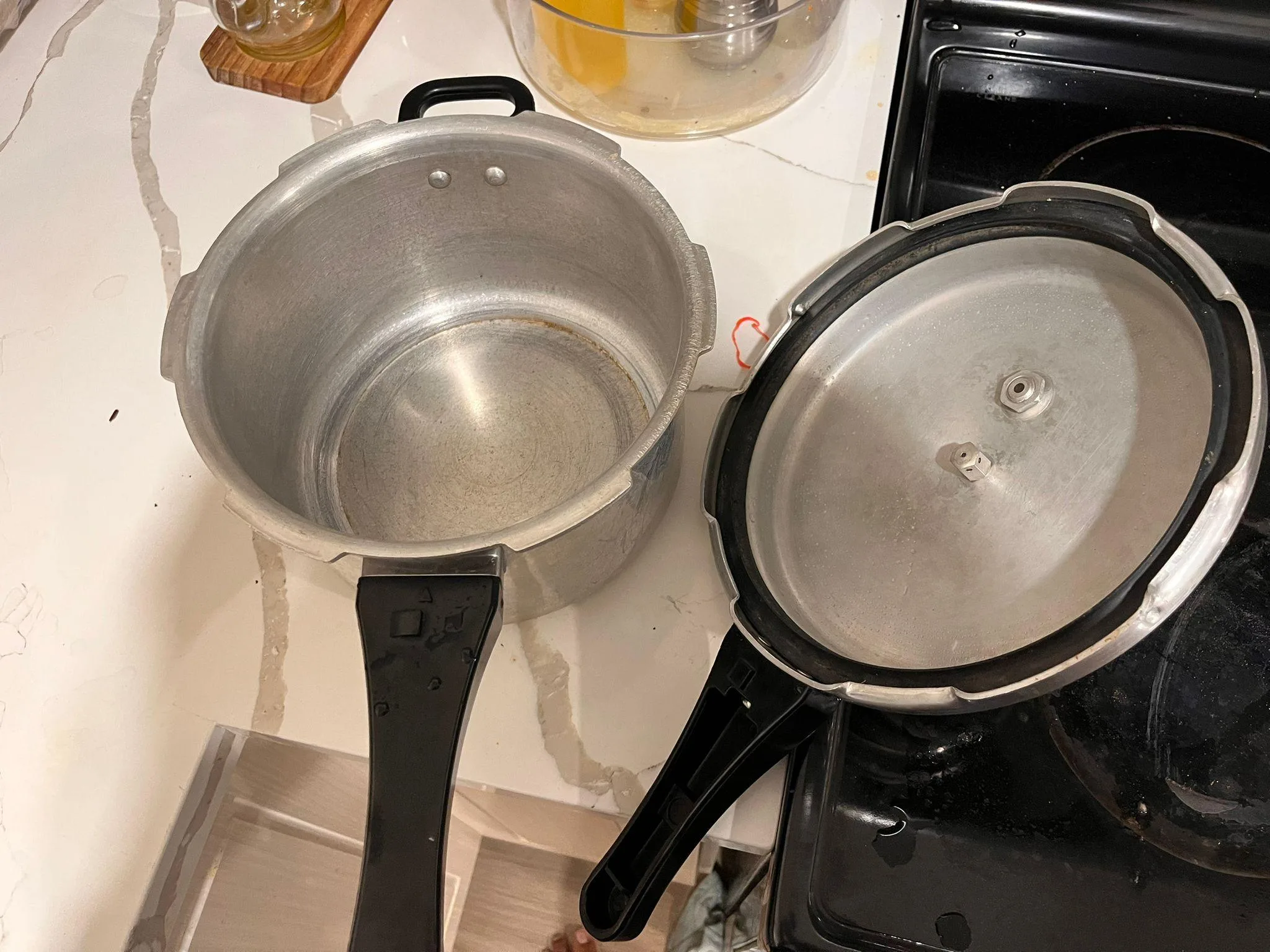 Prestige Popular Pressure Cooker, 5 L - Excellent Condition image indicator(3)