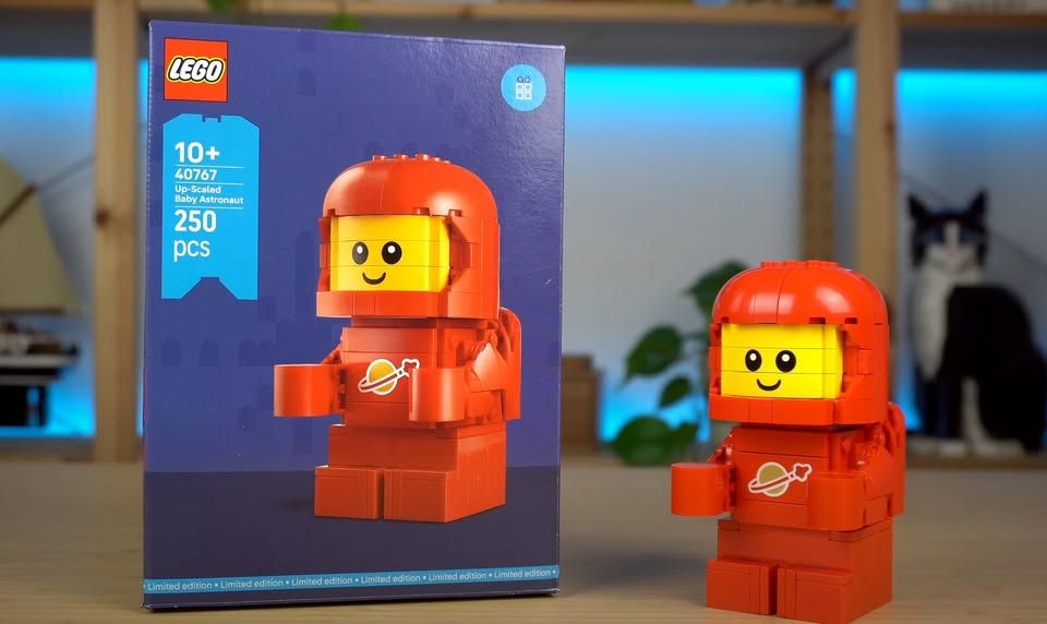 New LEGO 40767 Up-Scaled Baby Astronaut