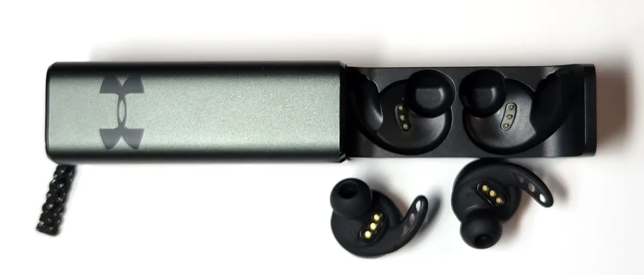 Under Armour: JBL Earbuds image indicator(7)