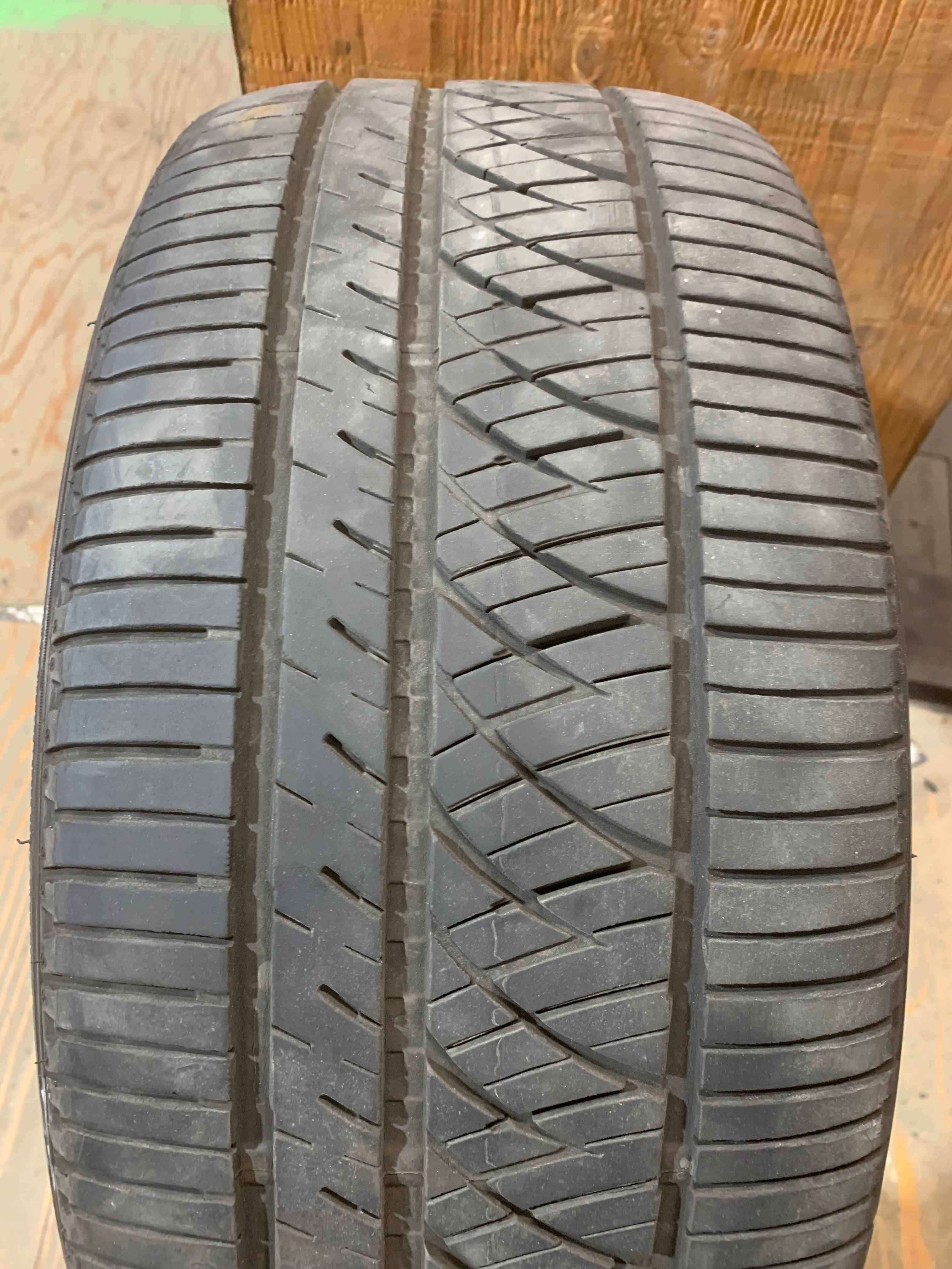 1 X single 225/40/18 92W M+S Falken Ziex ZE960 A/S wit 55% tread