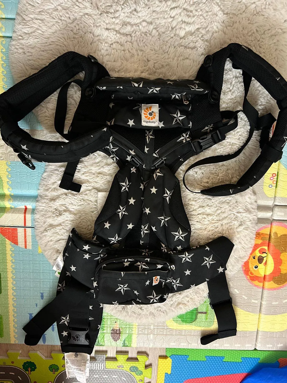 Ergobaby Omni 360 coolair carrier