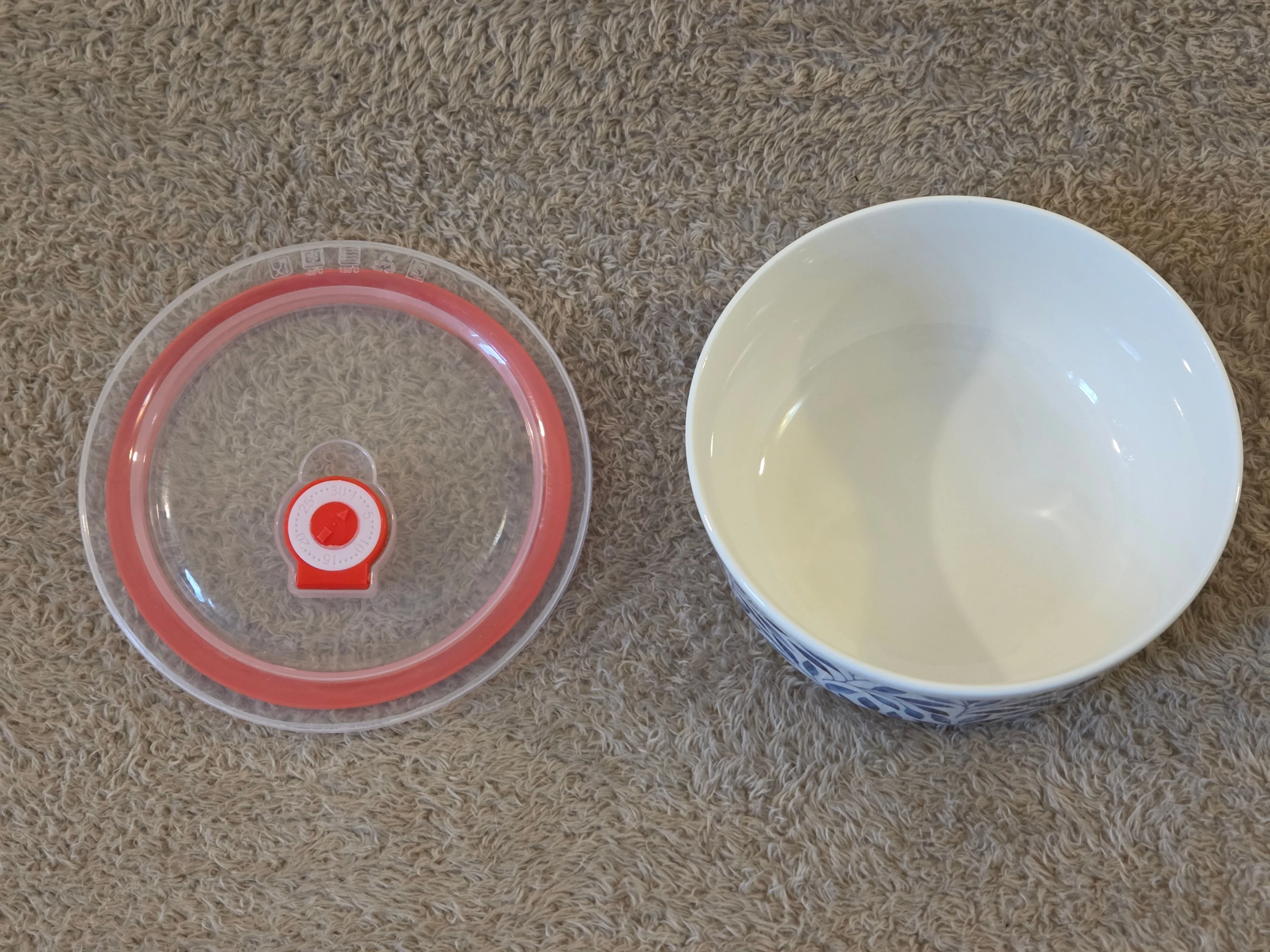 Blue leaf ceramic bowl w/ vented lid, 16 cm image indicator(3)