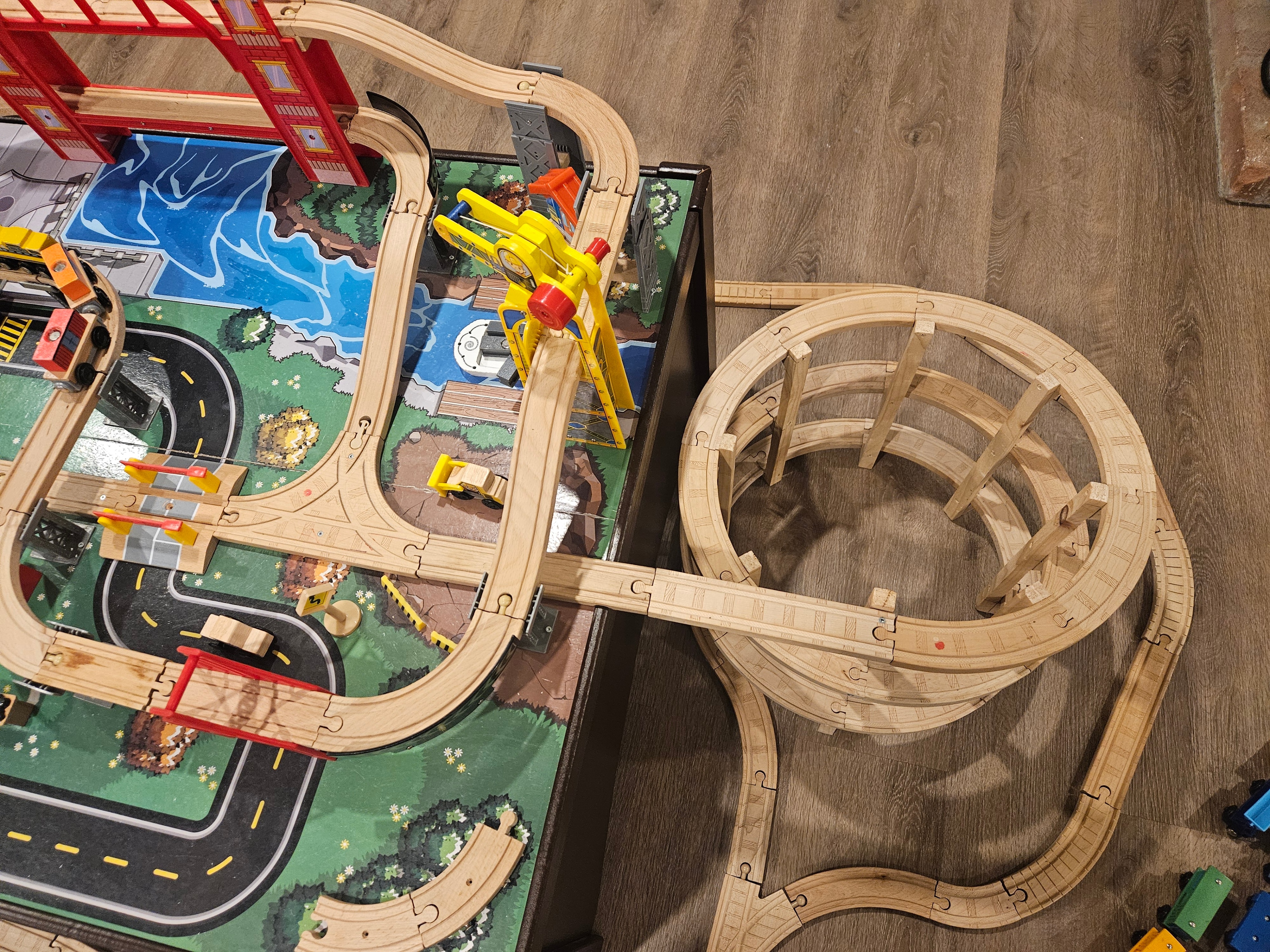 KidKraft Metropolis Train Table Set + BONUS items! - photo 4