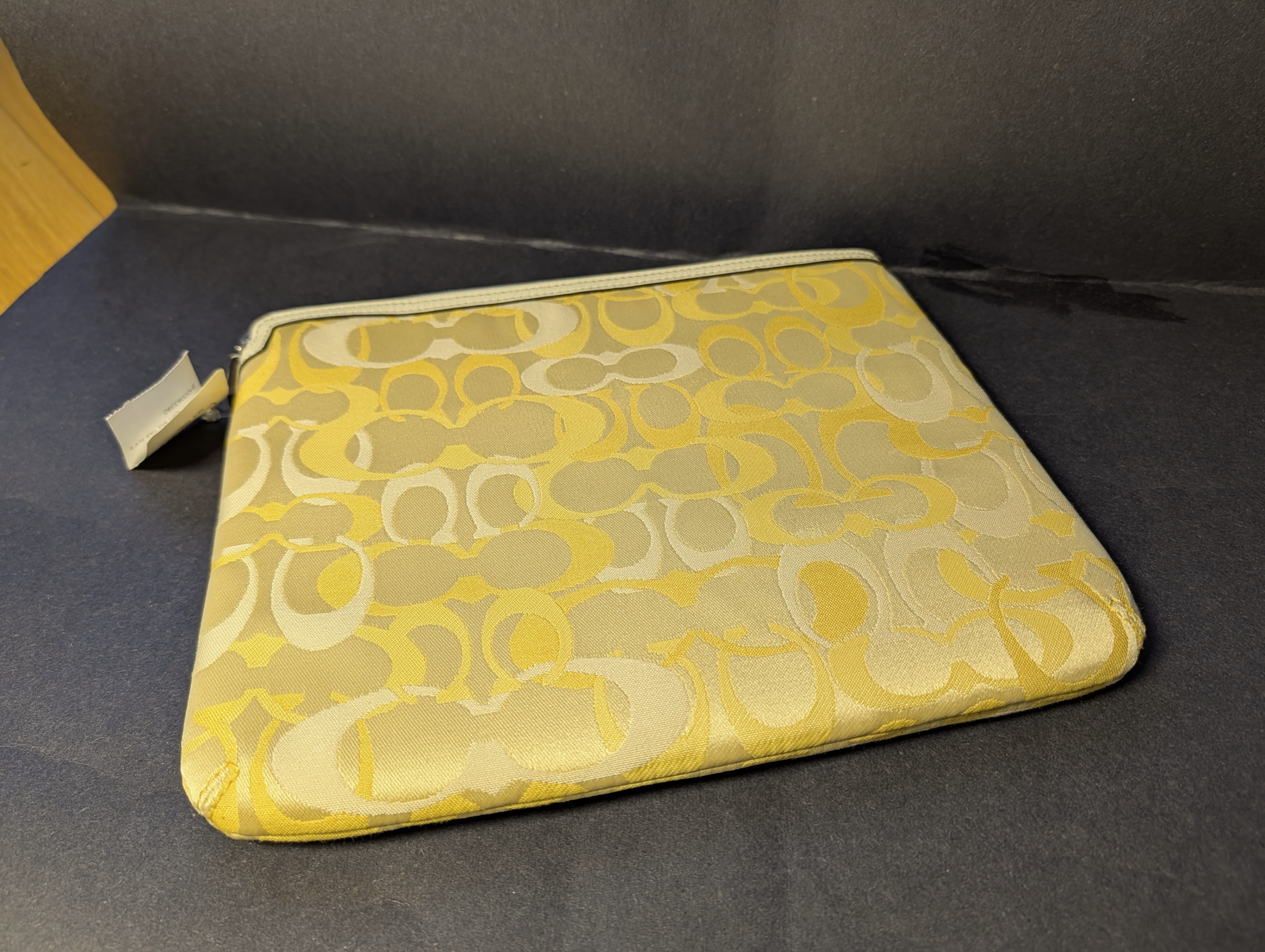 Coach - Yellow Tablet (iPad)/eReader(Kobo/Kindle) Bag - photo 2