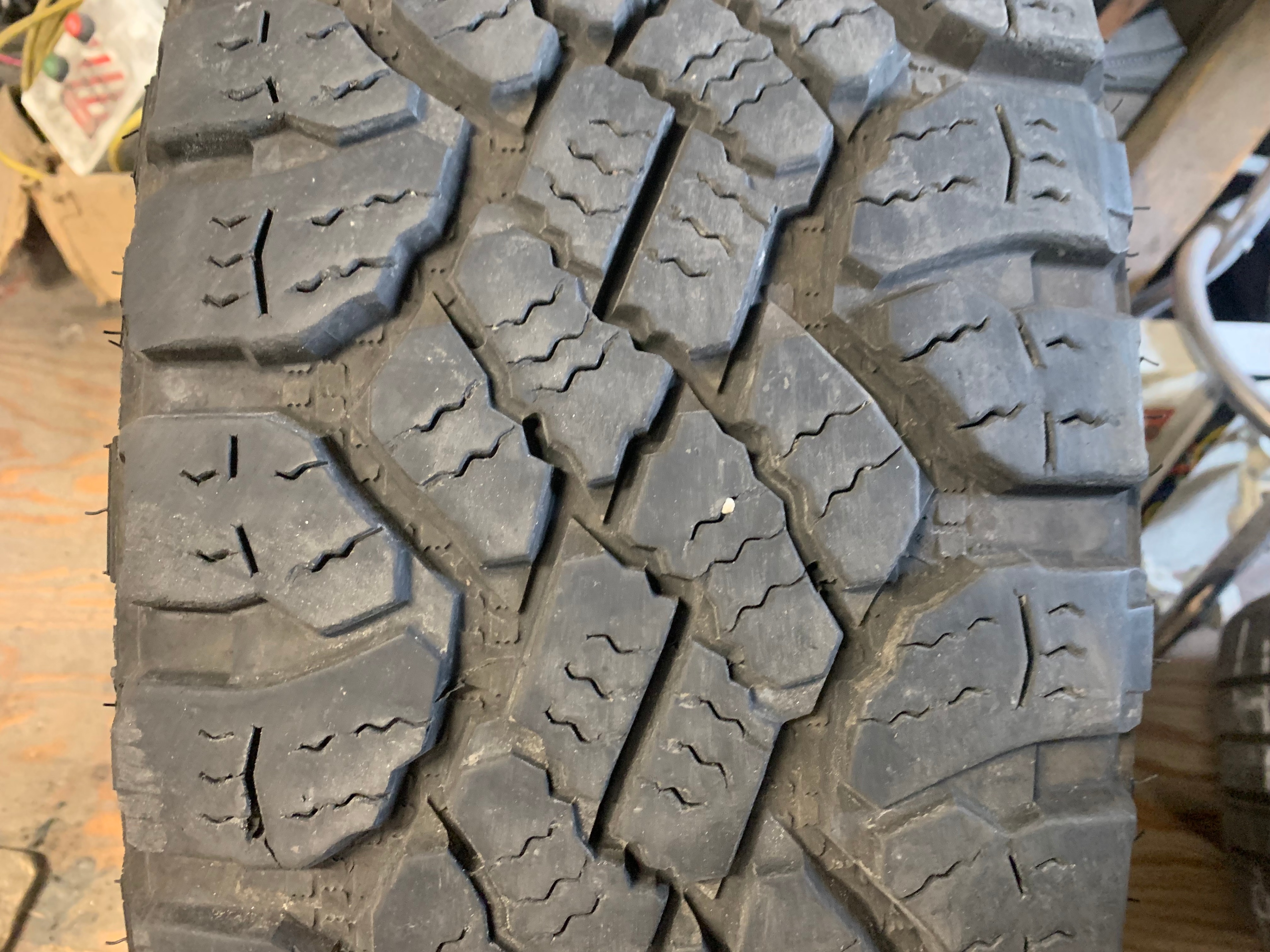 1 X single LT 275/70/18 E 125R Goodyear Wrangler Duratrac 70% - photo 2