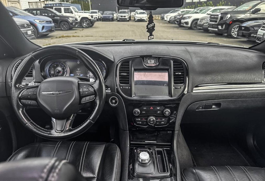 2018 Chrysler 300 - photo 2