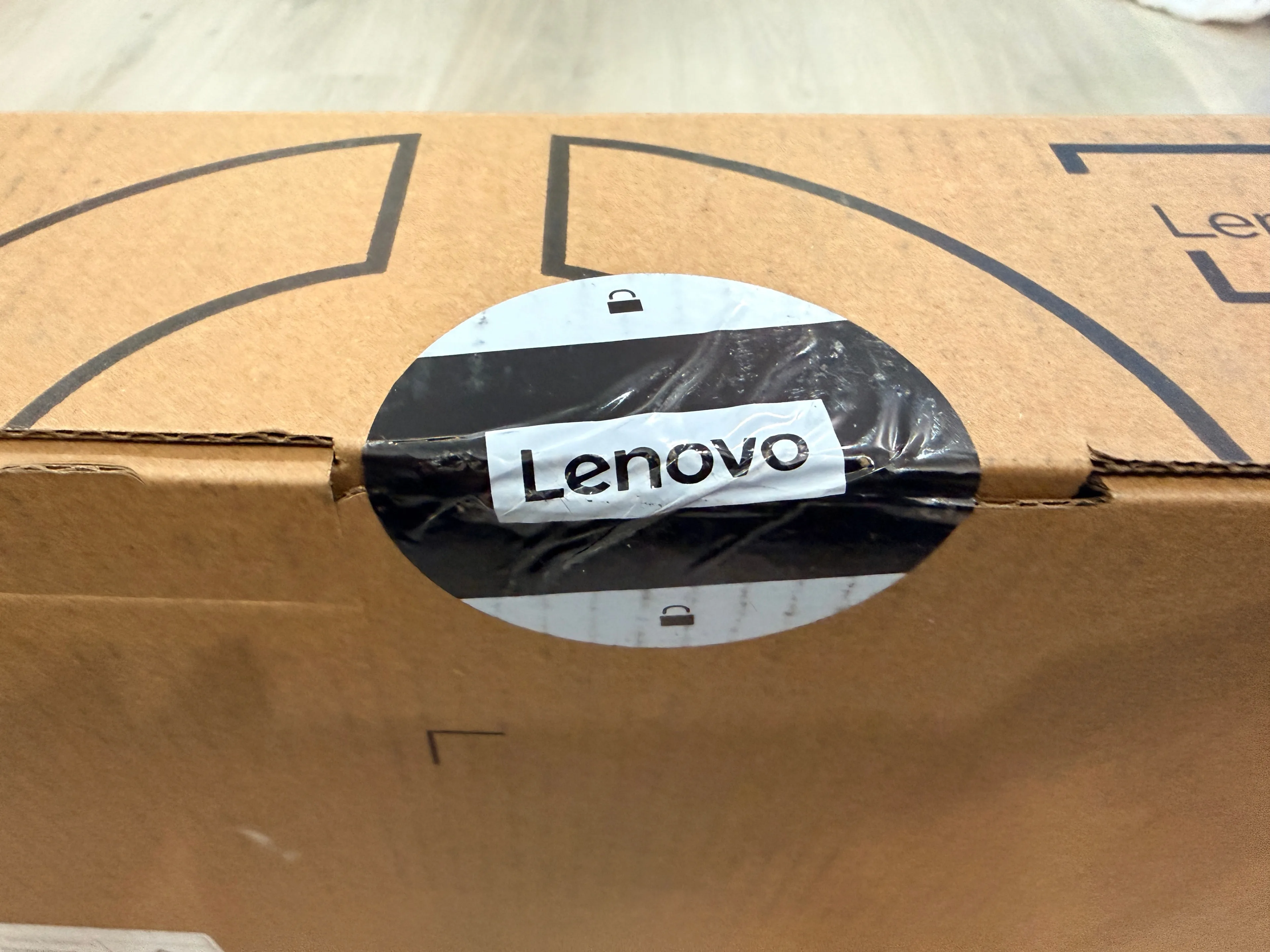 Brand New! Lenovo LOQ 15" Gaming Laptop / i5-13450HX / RTX 5050 image indicator(2)