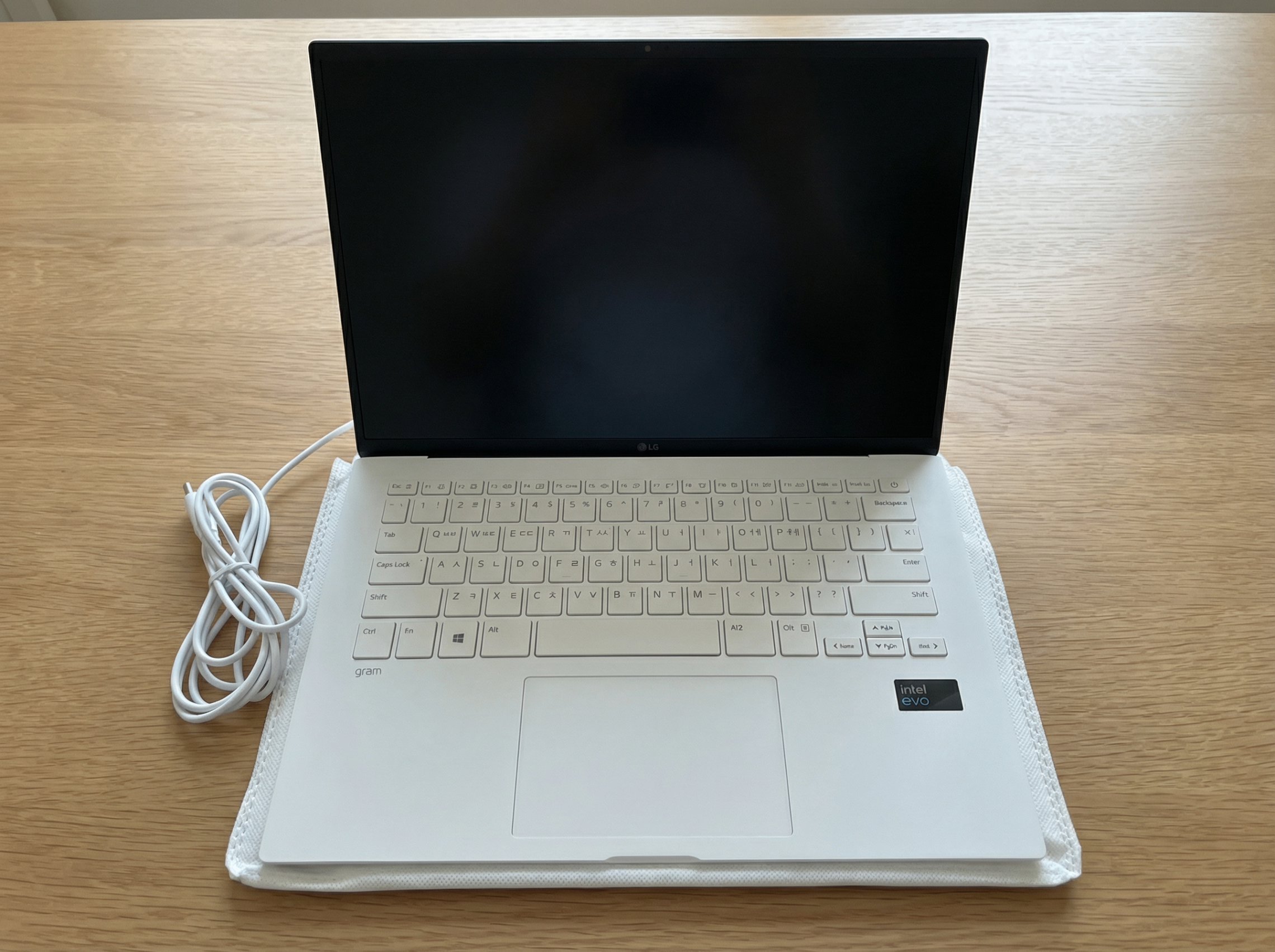 LG Gram 14-inch (14Z90S-GA56K) Ultra5 16GB 512GB + 1TB
