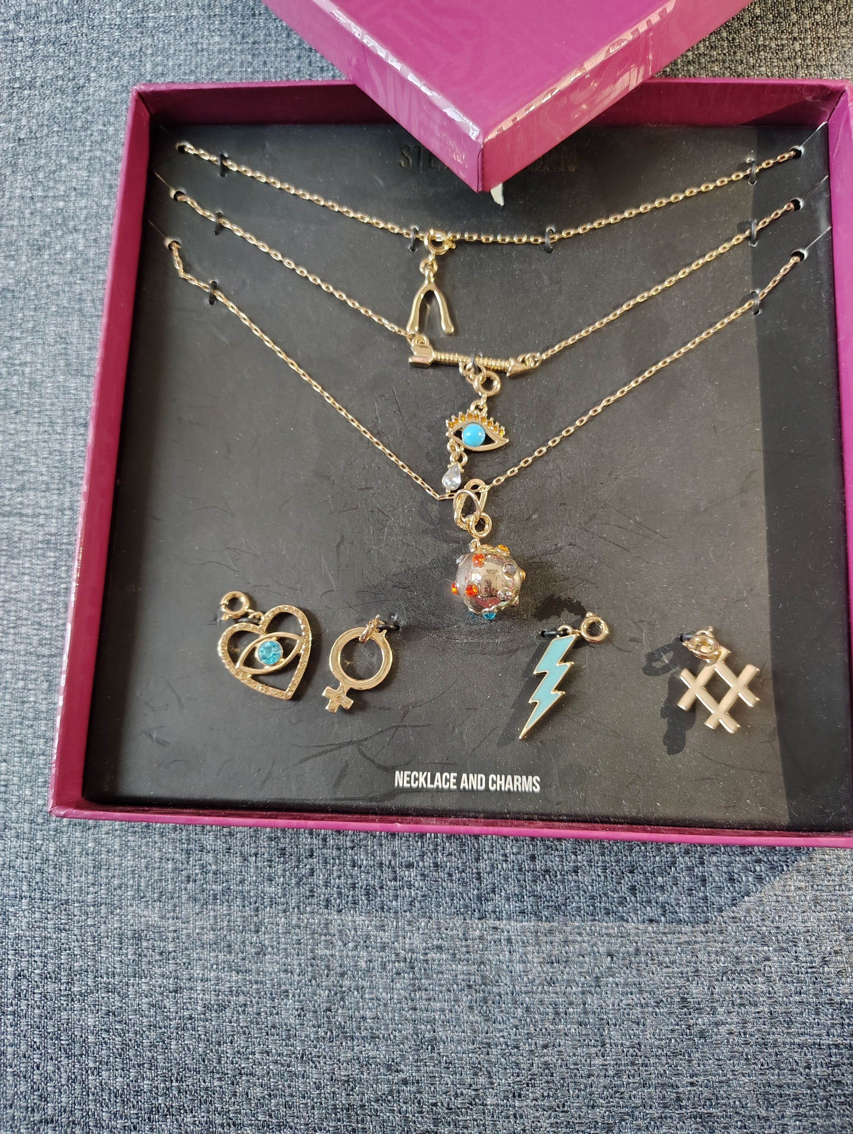 NEW NECKLACE- Steve Madden (Macy's US price tag, Sale)