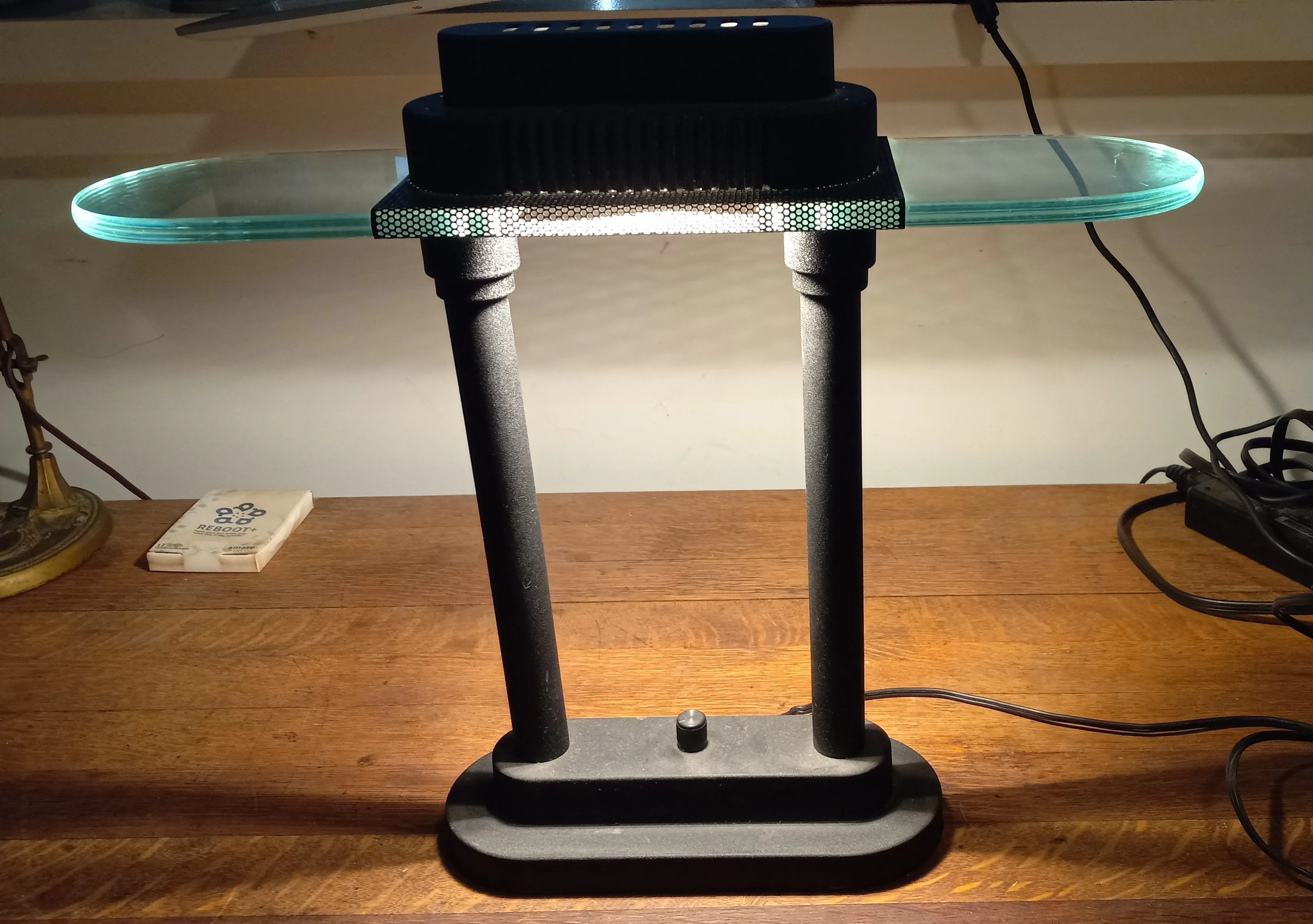 Retro looking Desk Lamp image indicator(2)