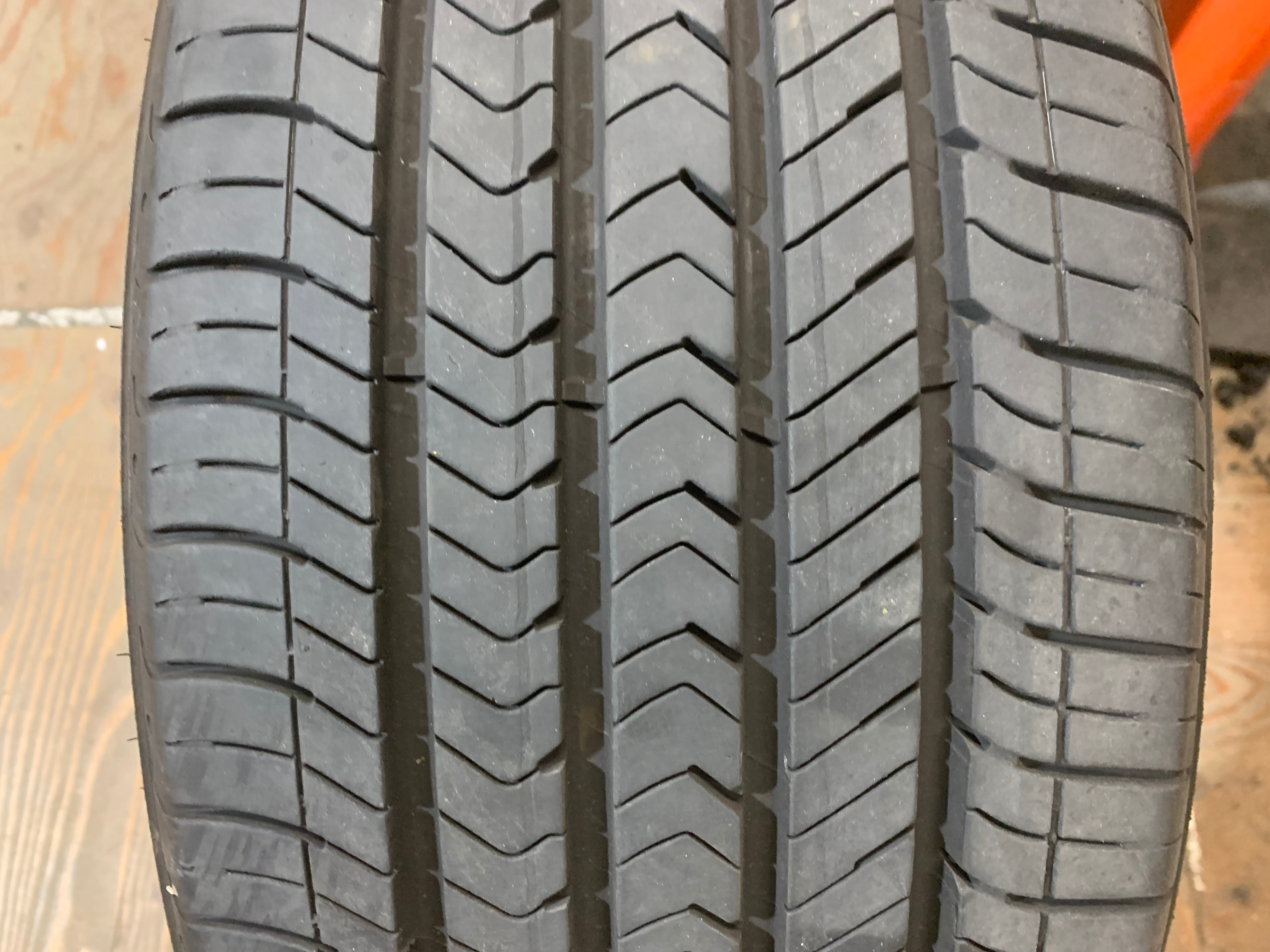 PAIR of 235/40/18 91W M+S Goodyear eagle Sport with 70/80% tread - photo 2